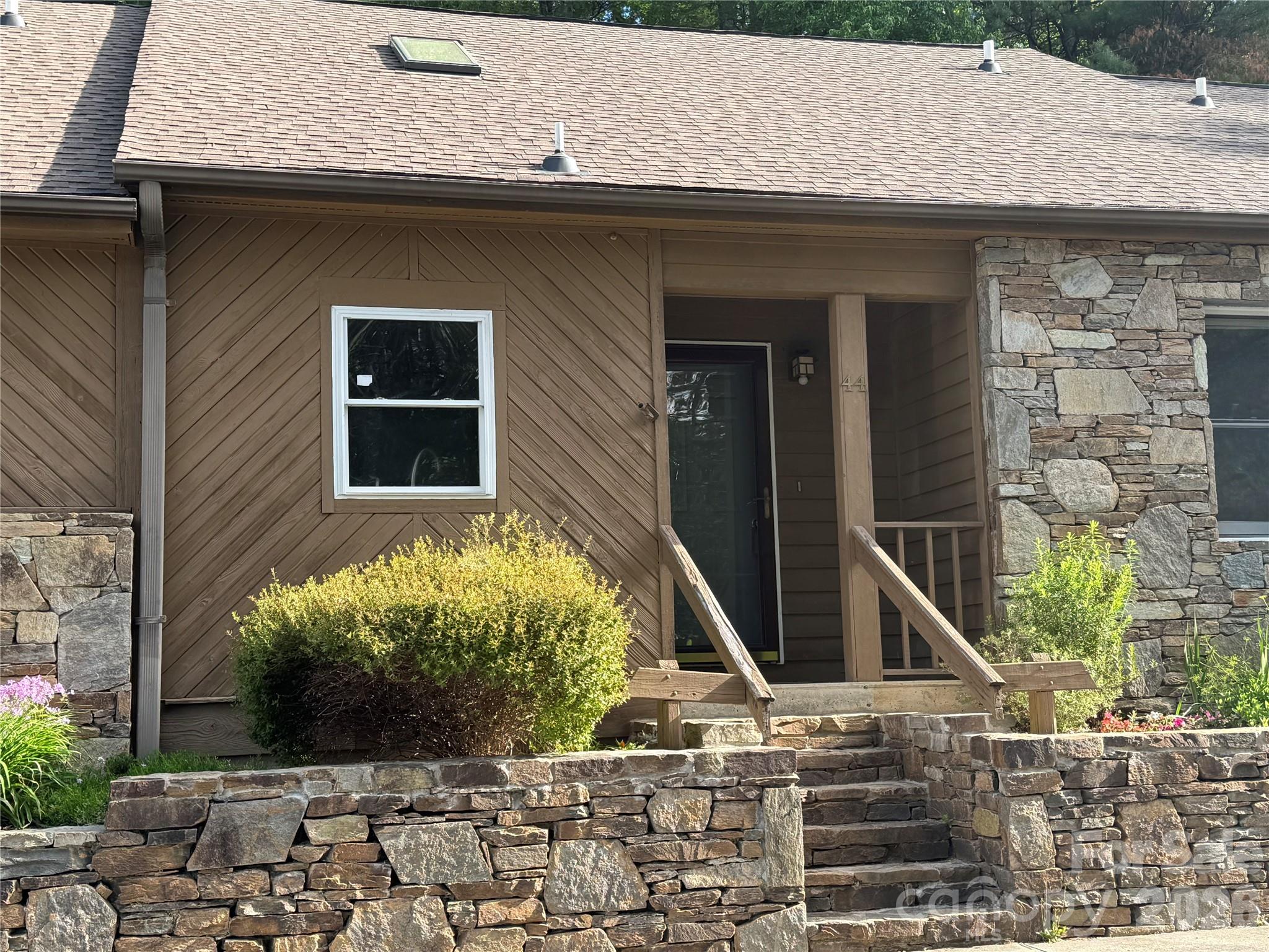 44 Sagebrush Circle — Etowah