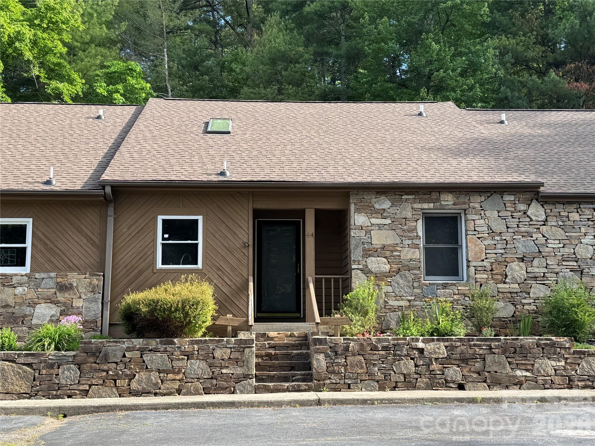 44 Sagebrush Circle — Etowah