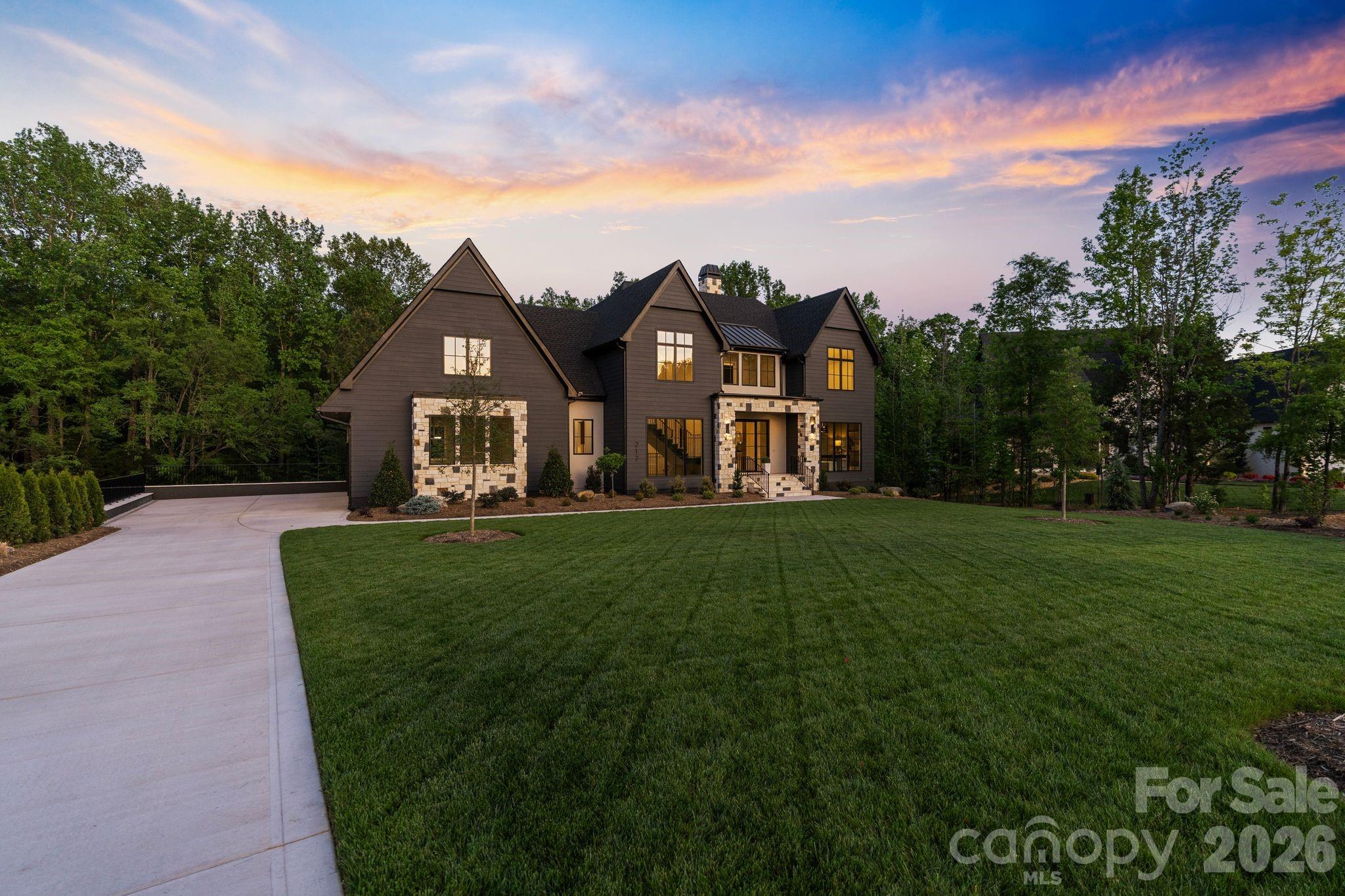 217 Crest Court — Weddington