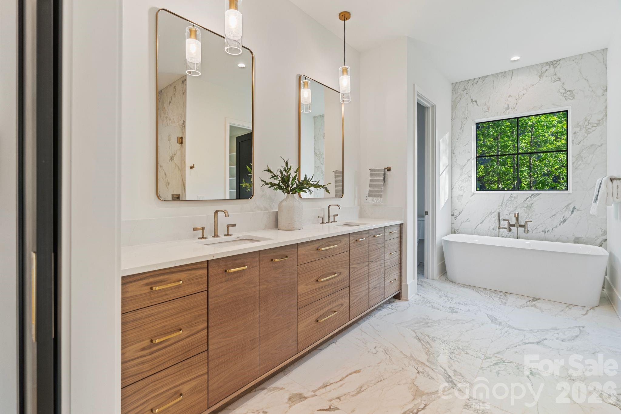 217 Crest Court — Weddington