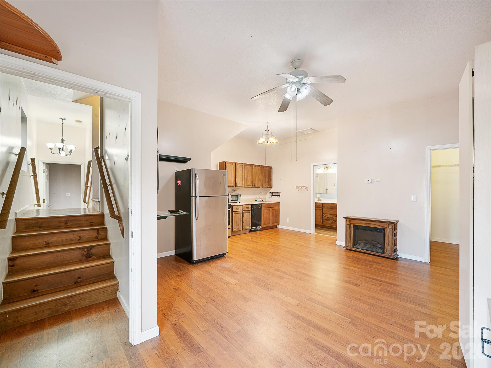 16 Sunny Lane — Mars Hill