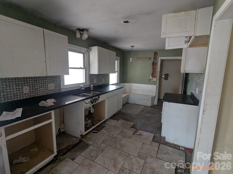 379 Oakview Park Road — Asheville