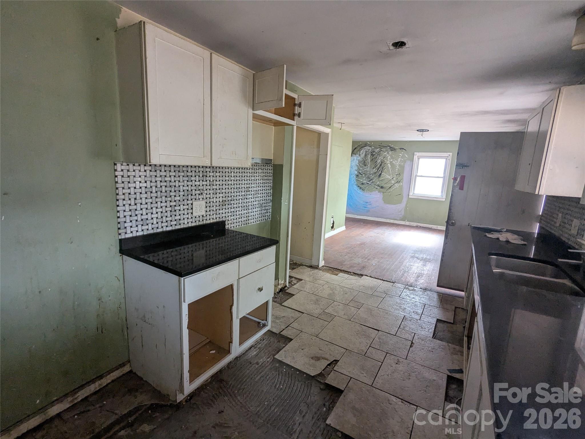 379 Oakview Park Road — Asheville
