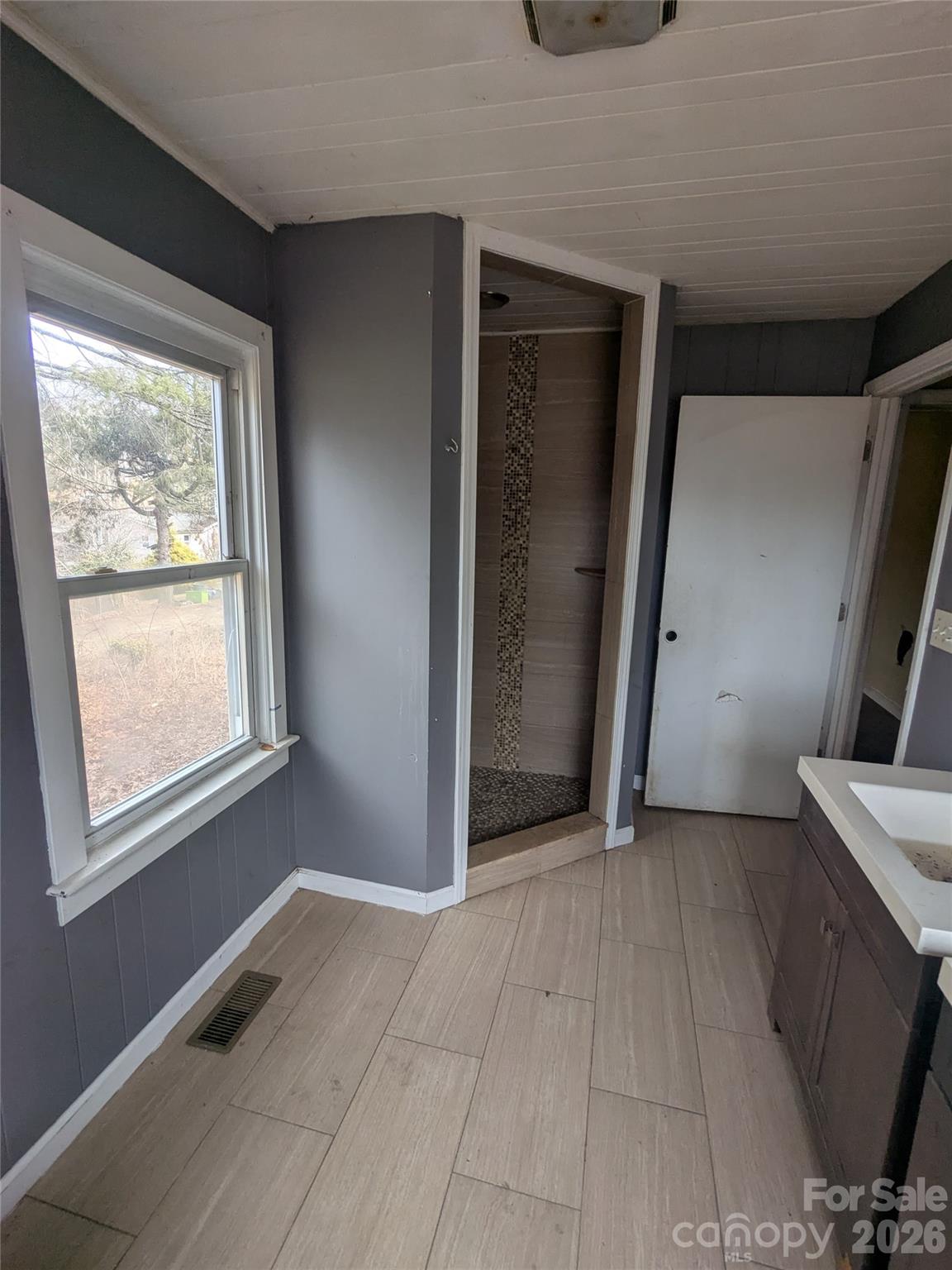 379 Oakview Park Road — Asheville