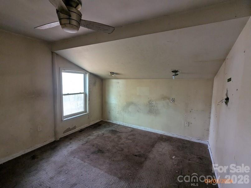 379 Oakview Park Road — Asheville