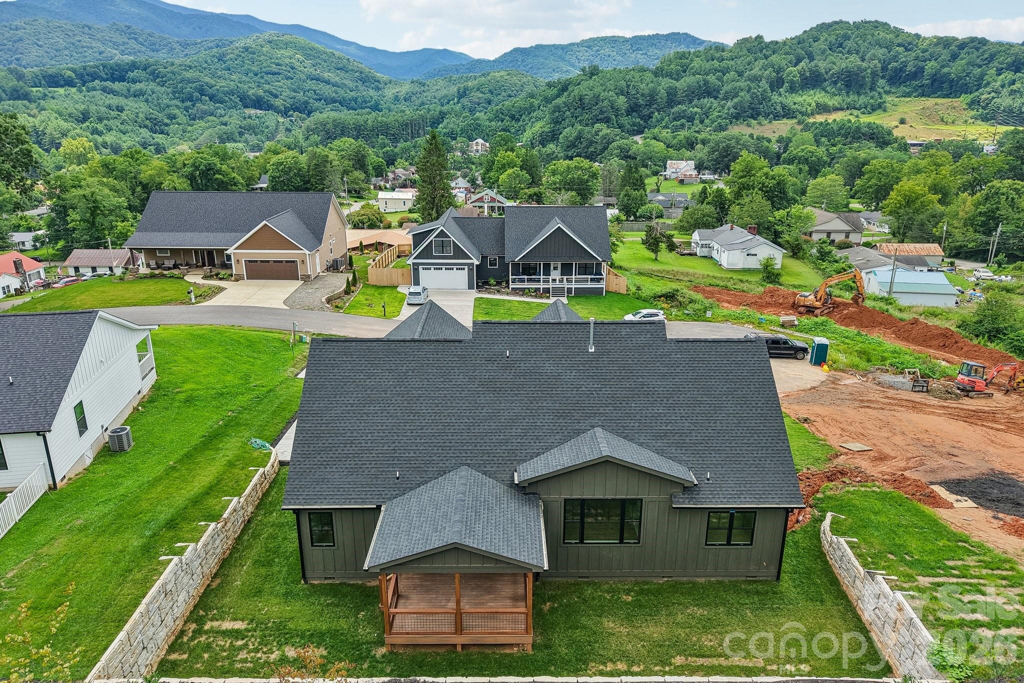 32 South View Drive — Burnsville