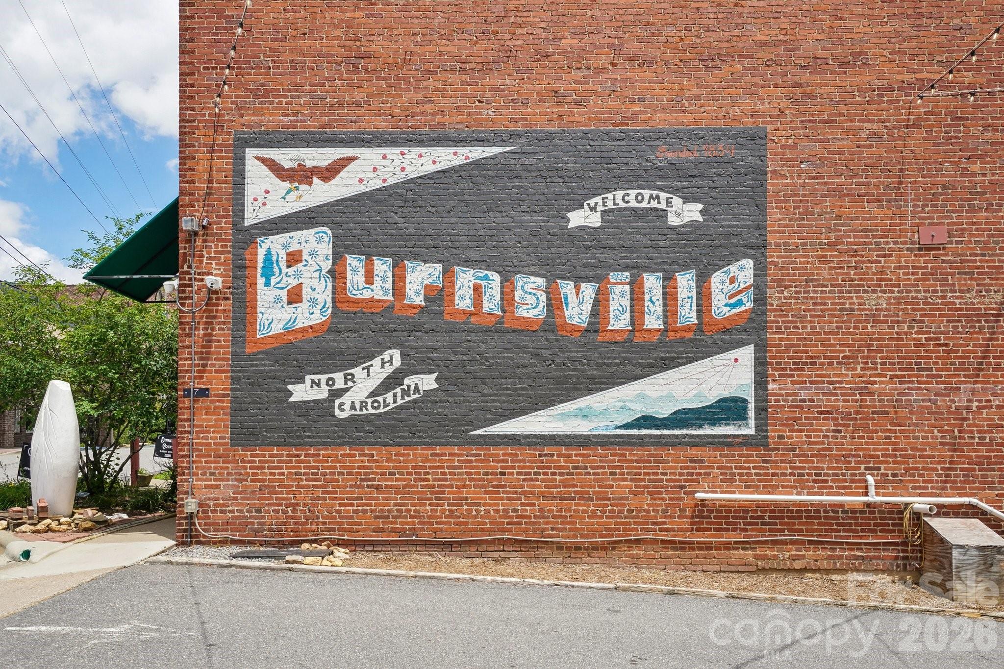 32 South View Drive — Burnsville