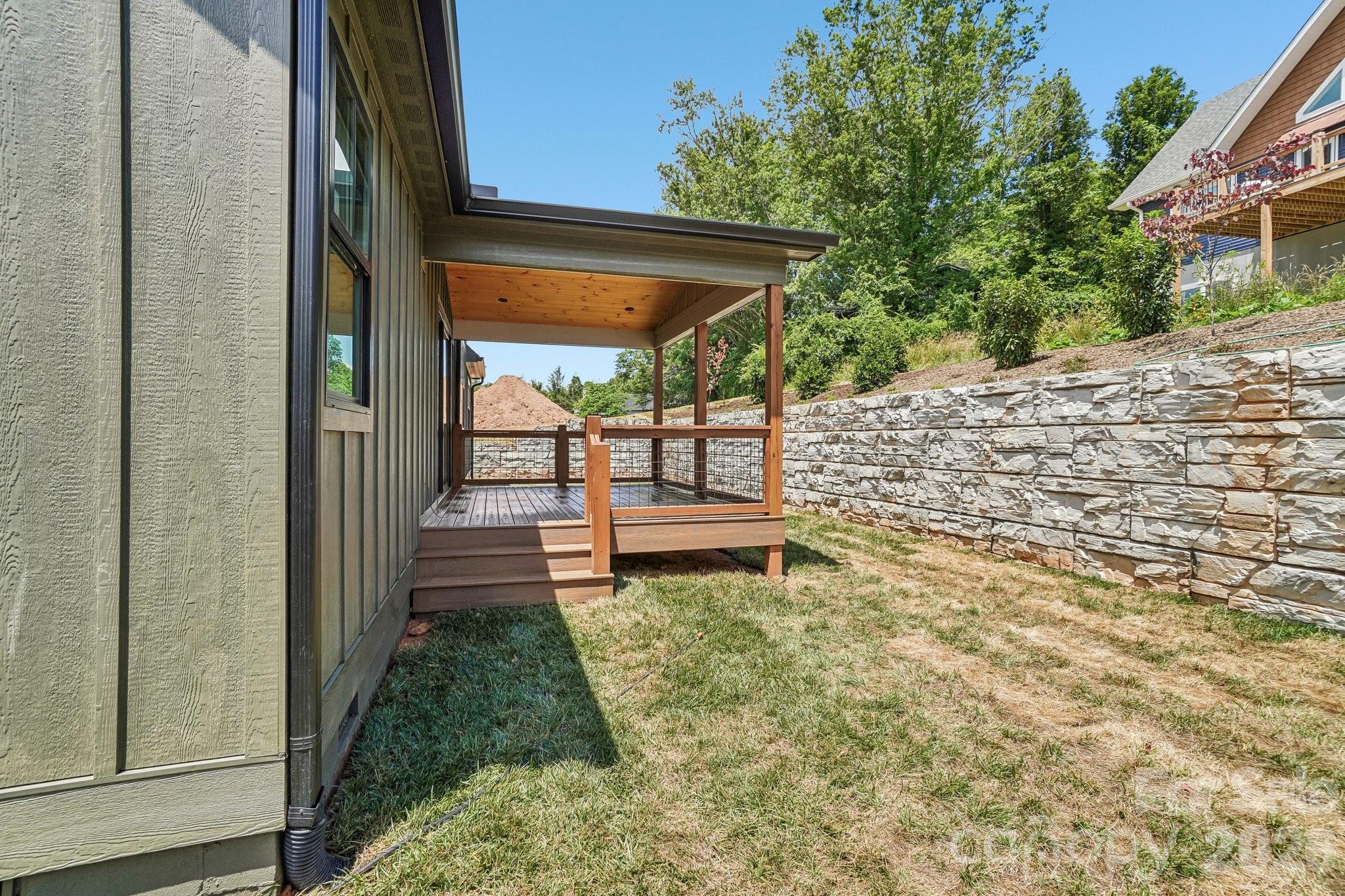 32 South View Drive — Burnsville