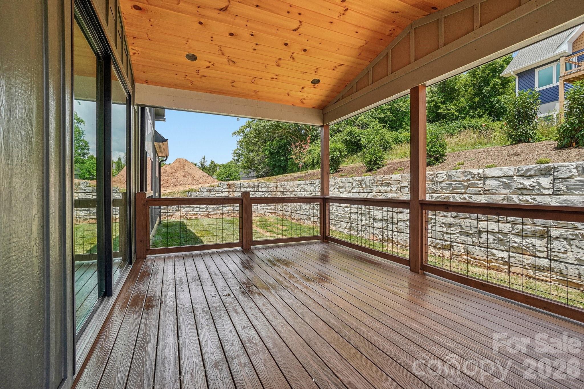 32 South View Drive — Burnsville