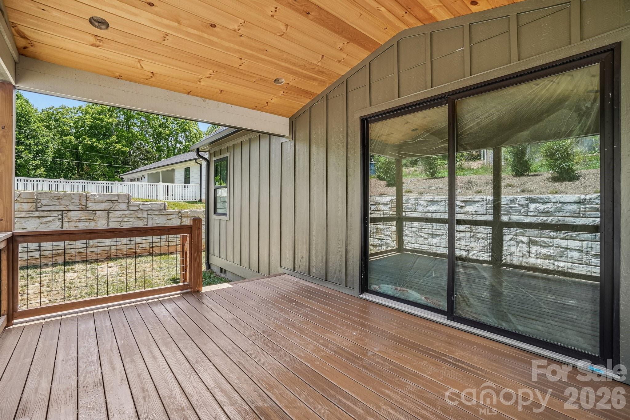 32 South View Drive — Burnsville