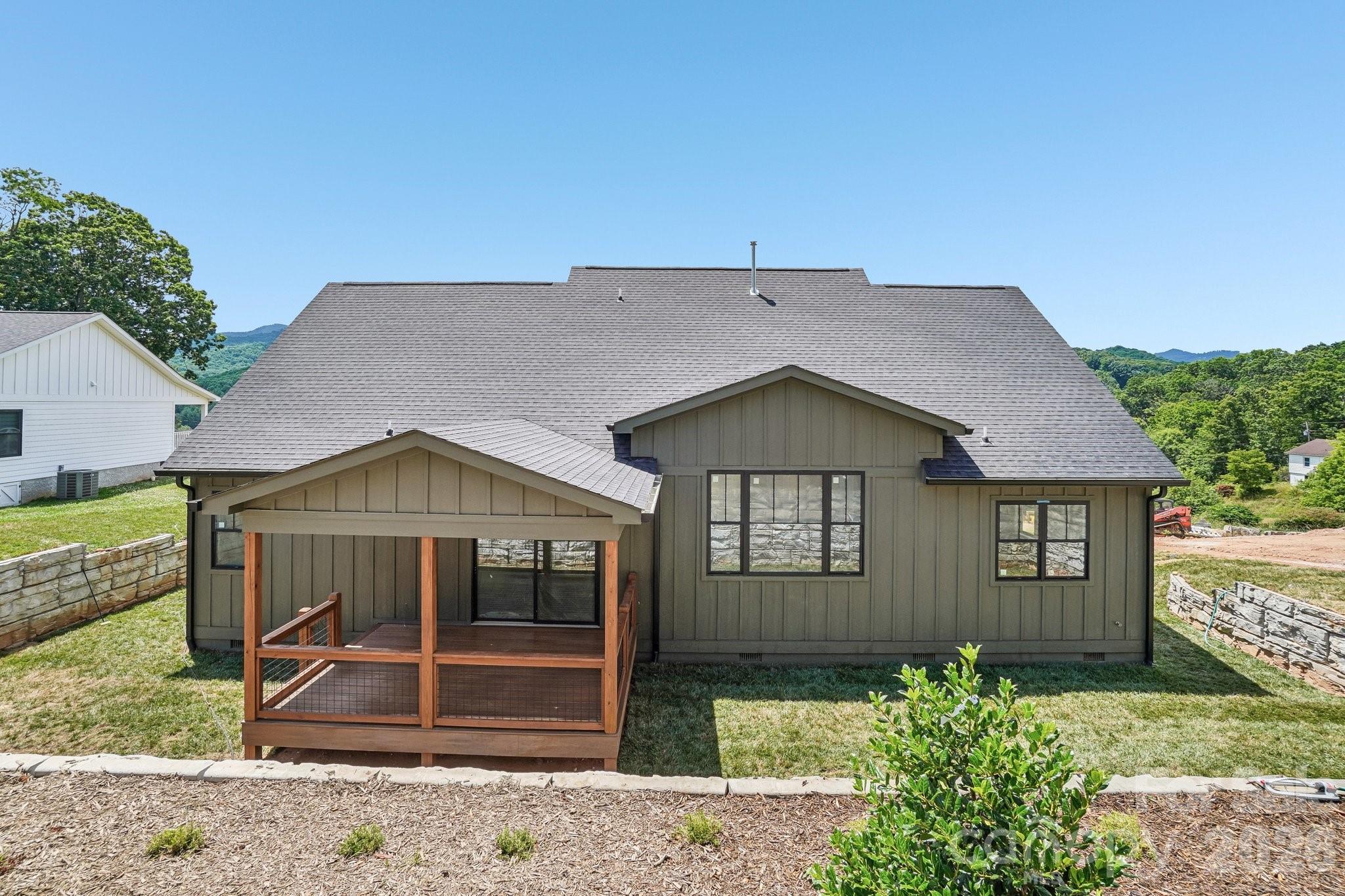 32 South View Drive — Burnsville