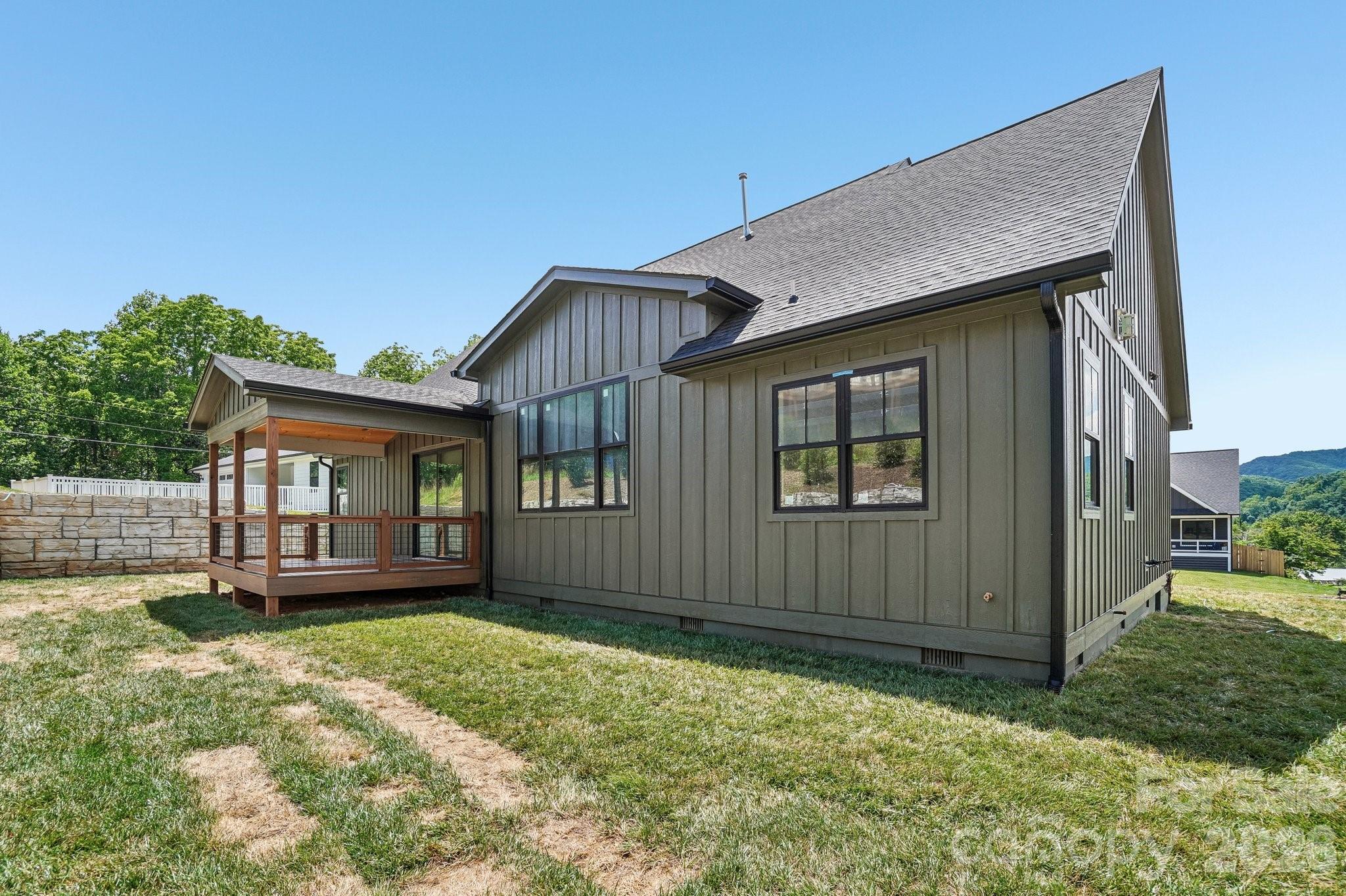 32 South View Drive — Burnsville
