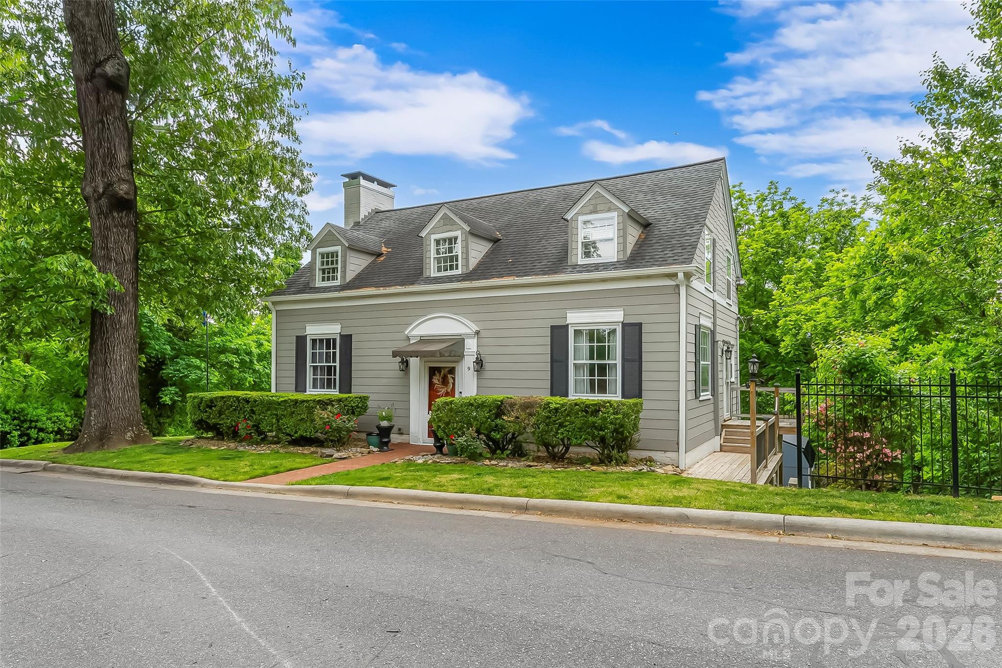 9 Crescent Drive — Marion