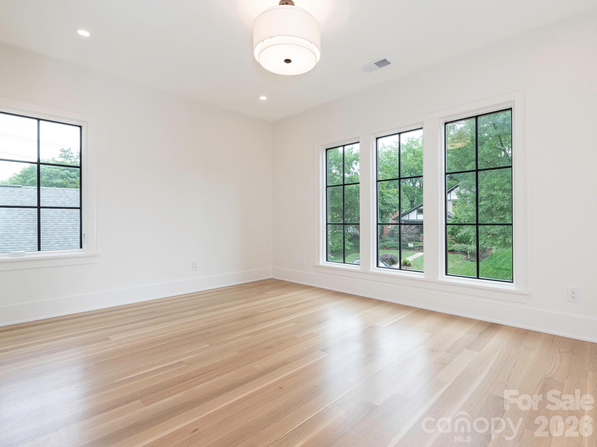 2510 Chesterfield Avenue — Charlotte