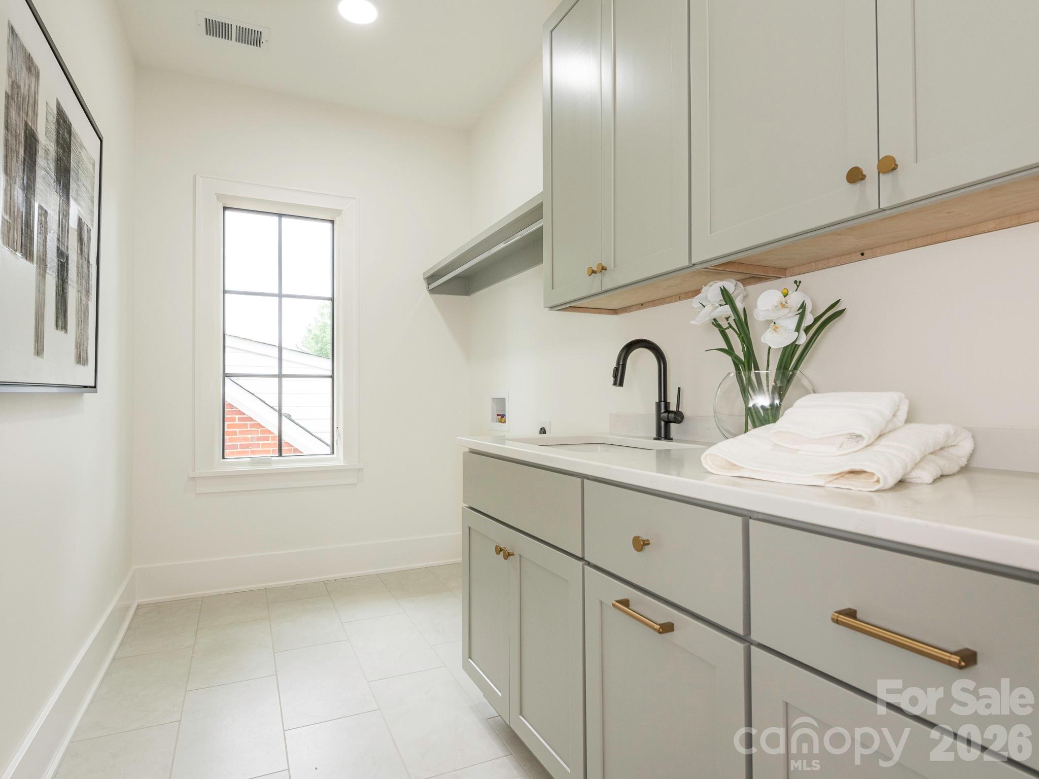 2510 Chesterfield Avenue — Charlotte