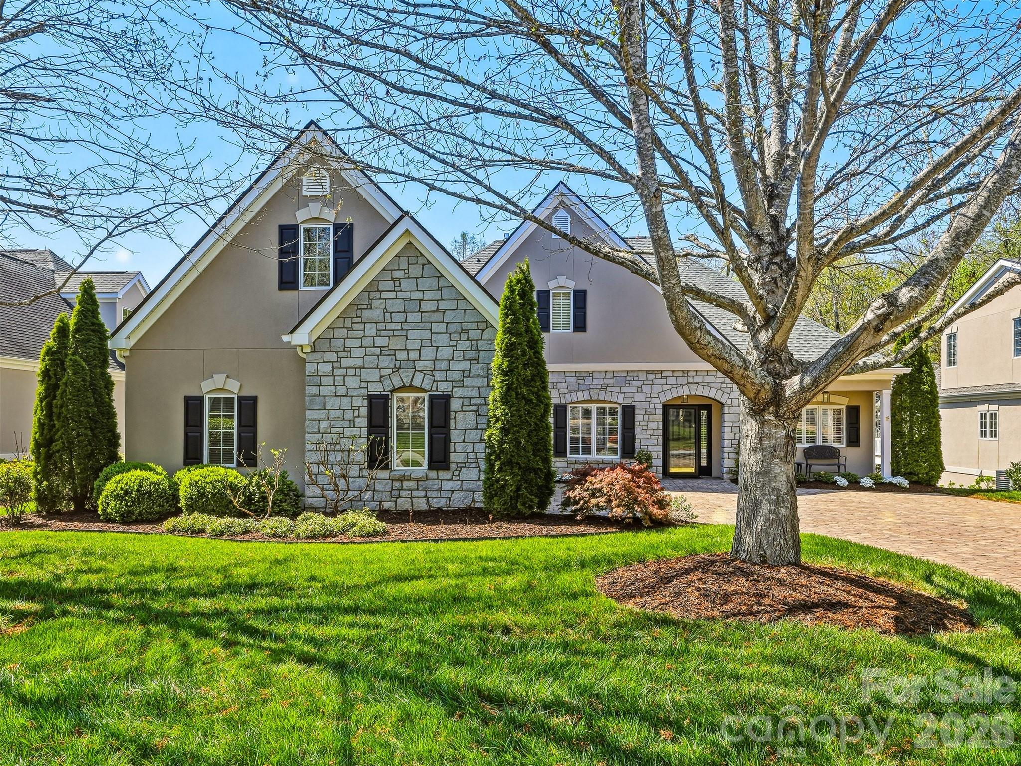 33 Tiverton Lane — Asheville