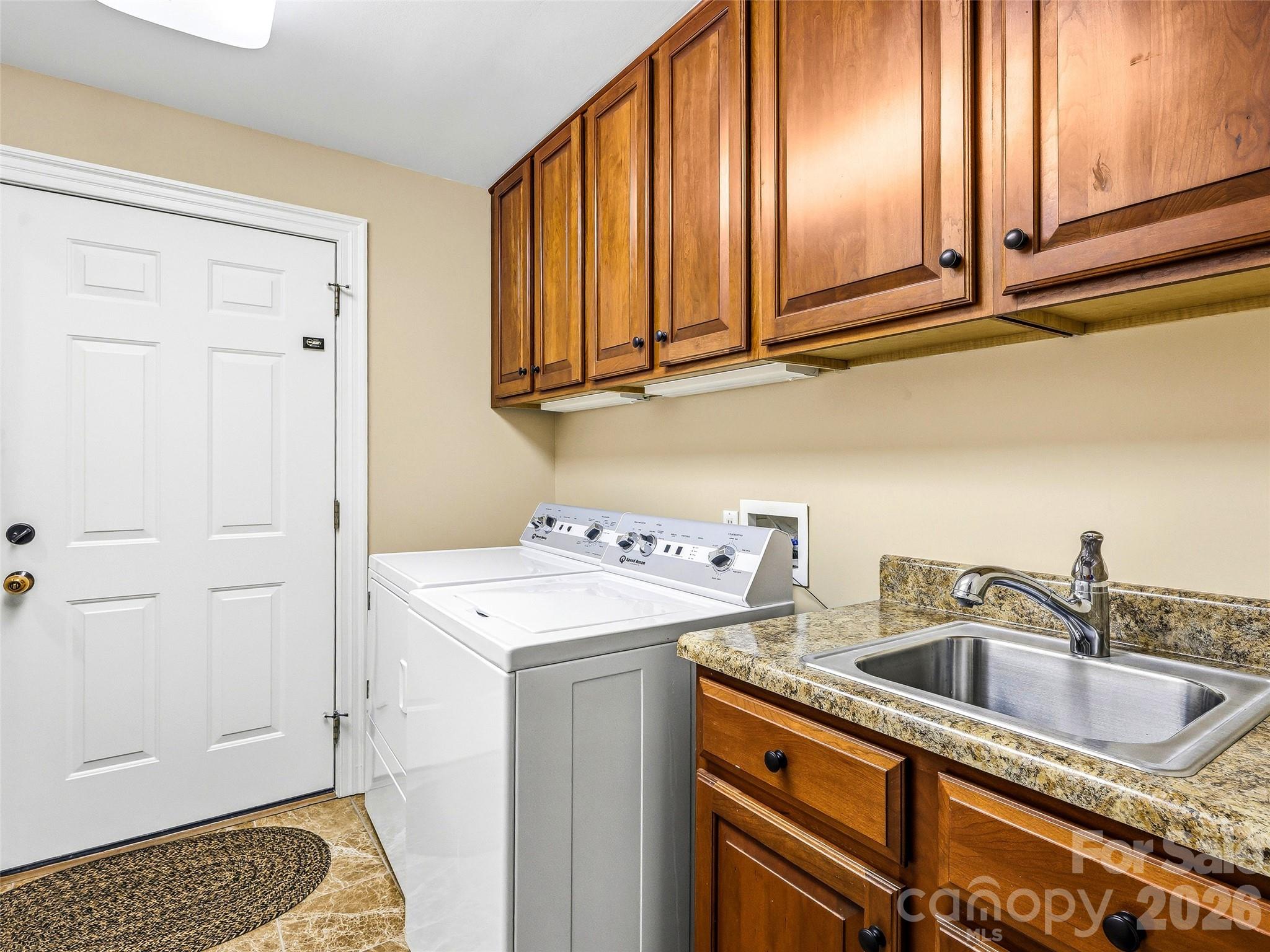 33 Tiverton Lane — Asheville