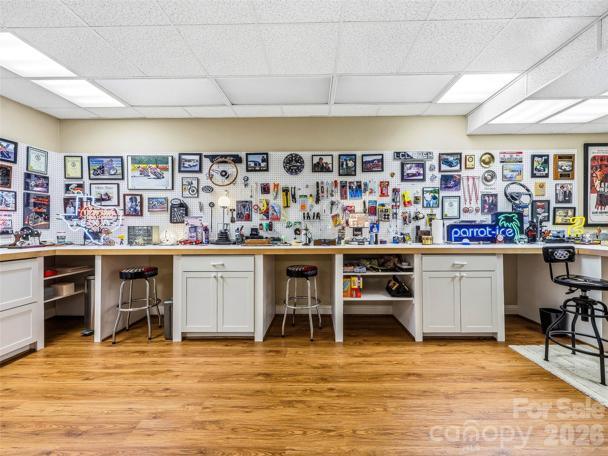 33 Tiverton Lane — Asheville