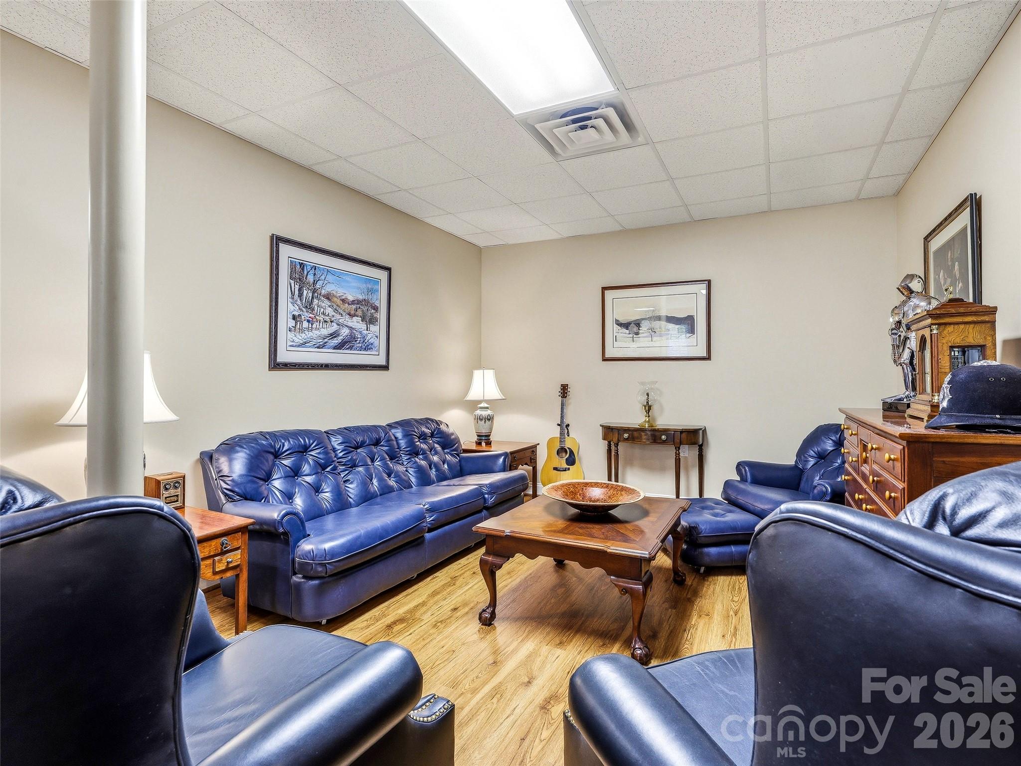 33 Tiverton Lane — Asheville