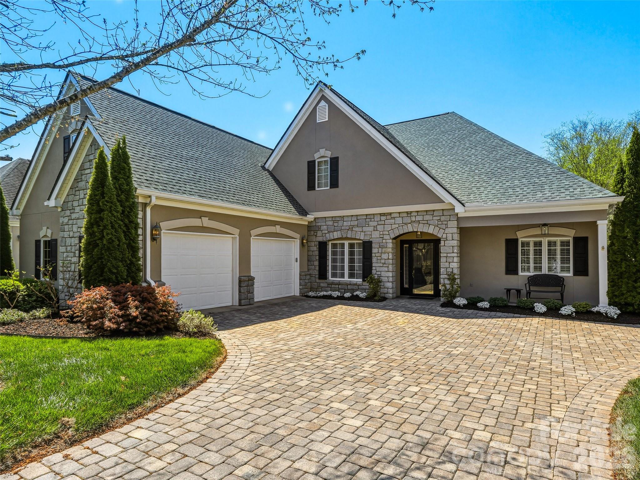 33 Tiverton Lane — Asheville