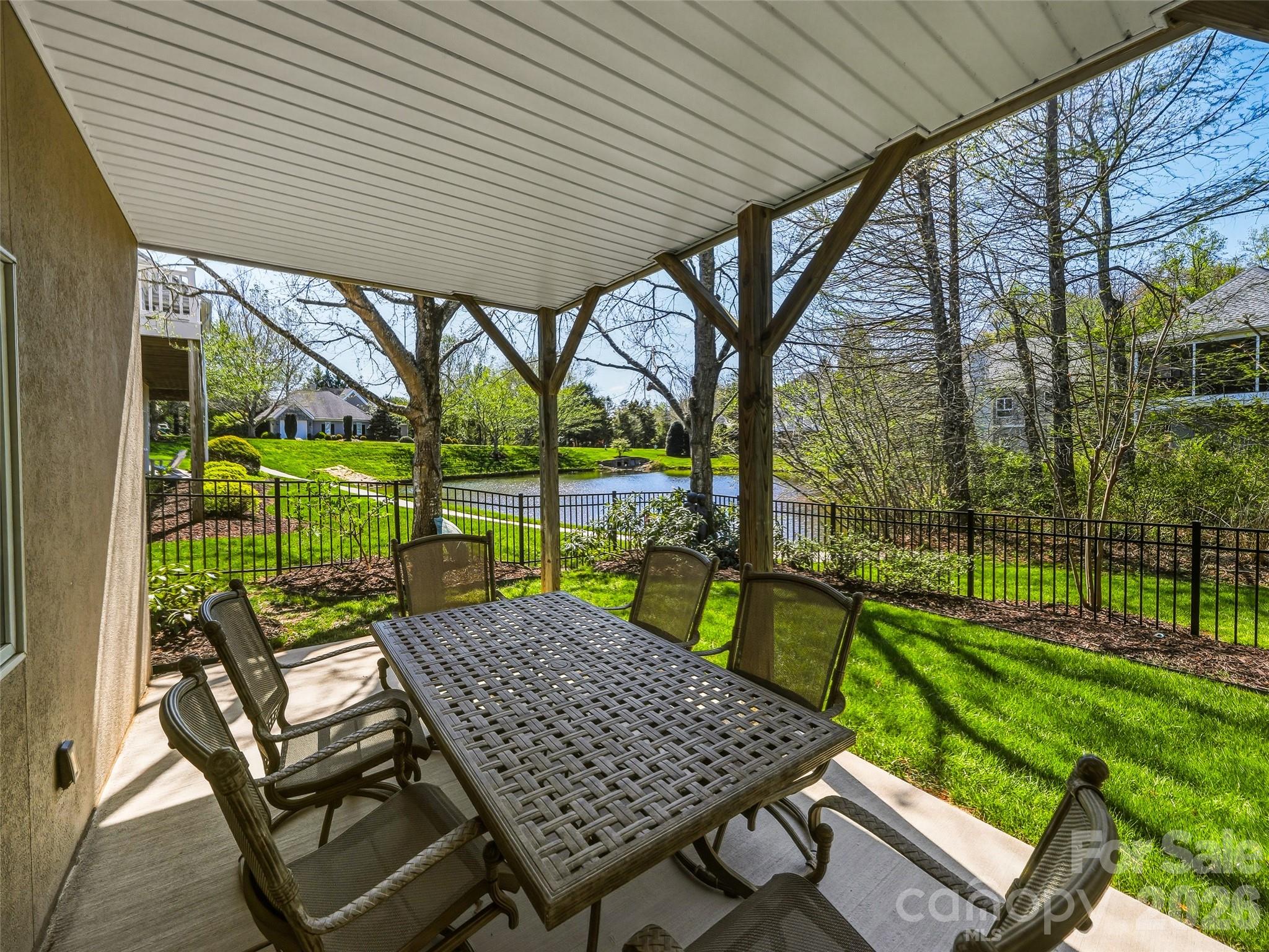 33 Tiverton Lane — Asheville