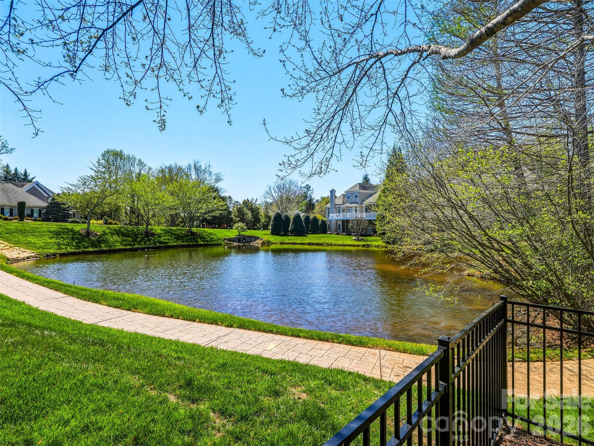 33 Tiverton Lane — Asheville