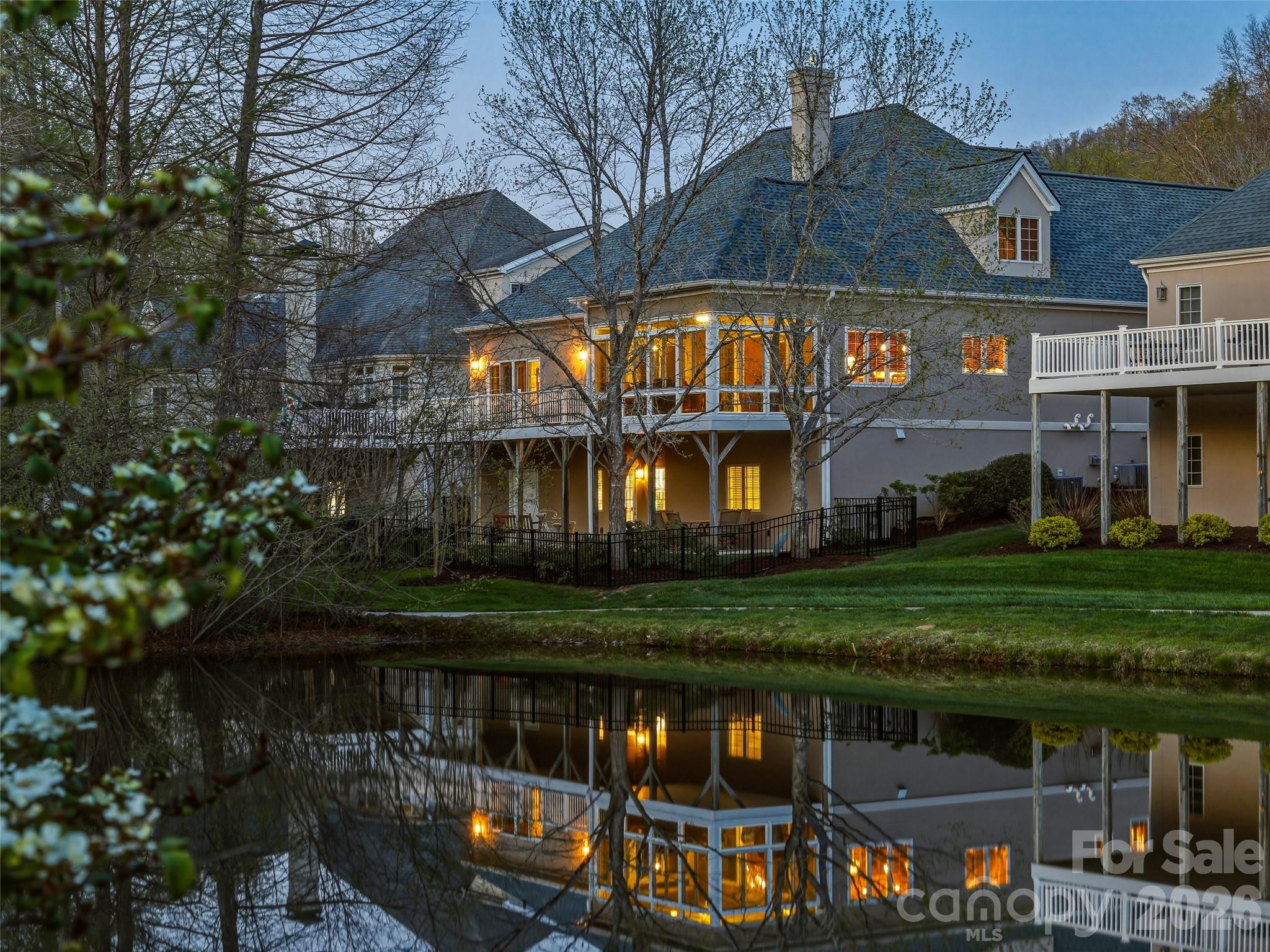 33 Tiverton Lane — Asheville