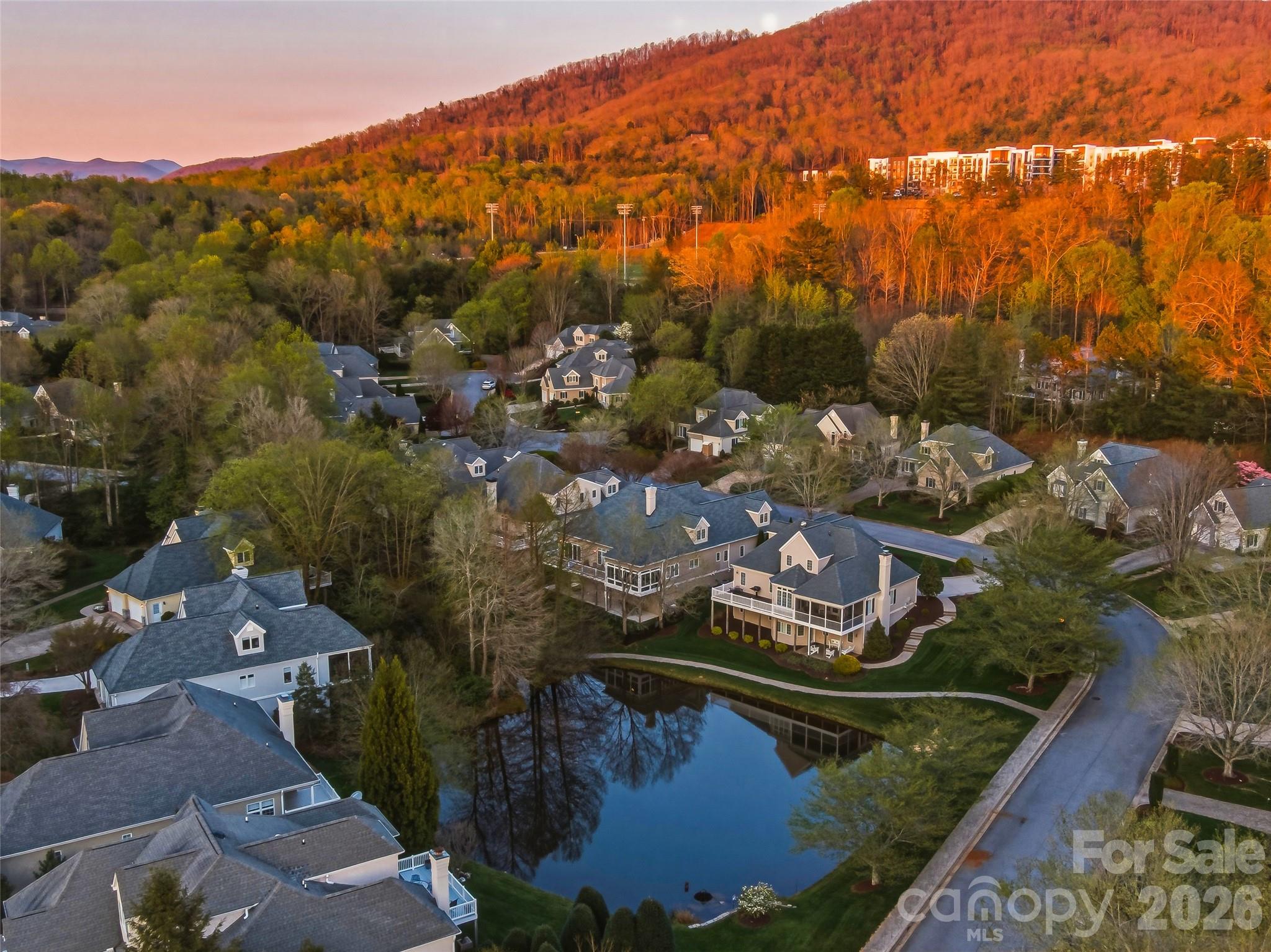 33 Tiverton Lane — Asheville