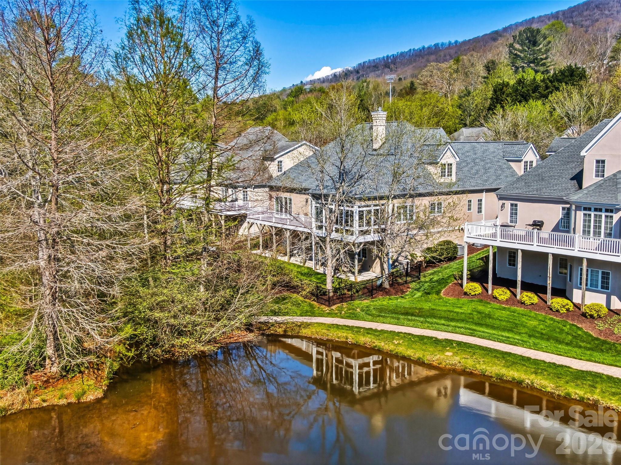 33 Tiverton Lane — Asheville