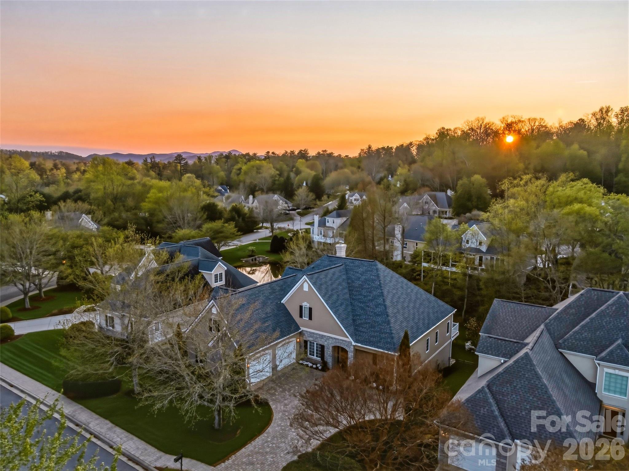 33 Tiverton Lane — Asheville