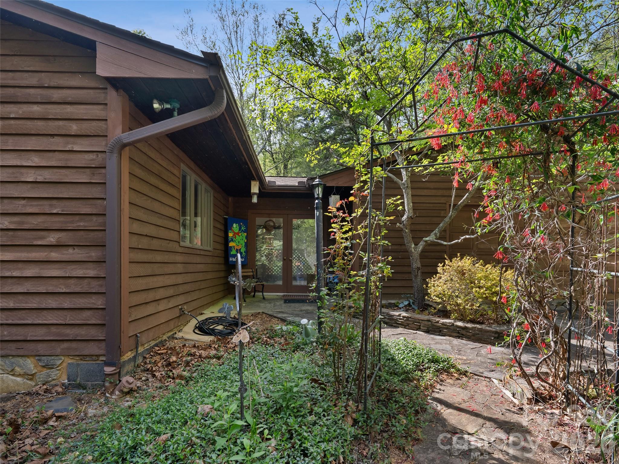 120 Carter Cove Road — Asheville