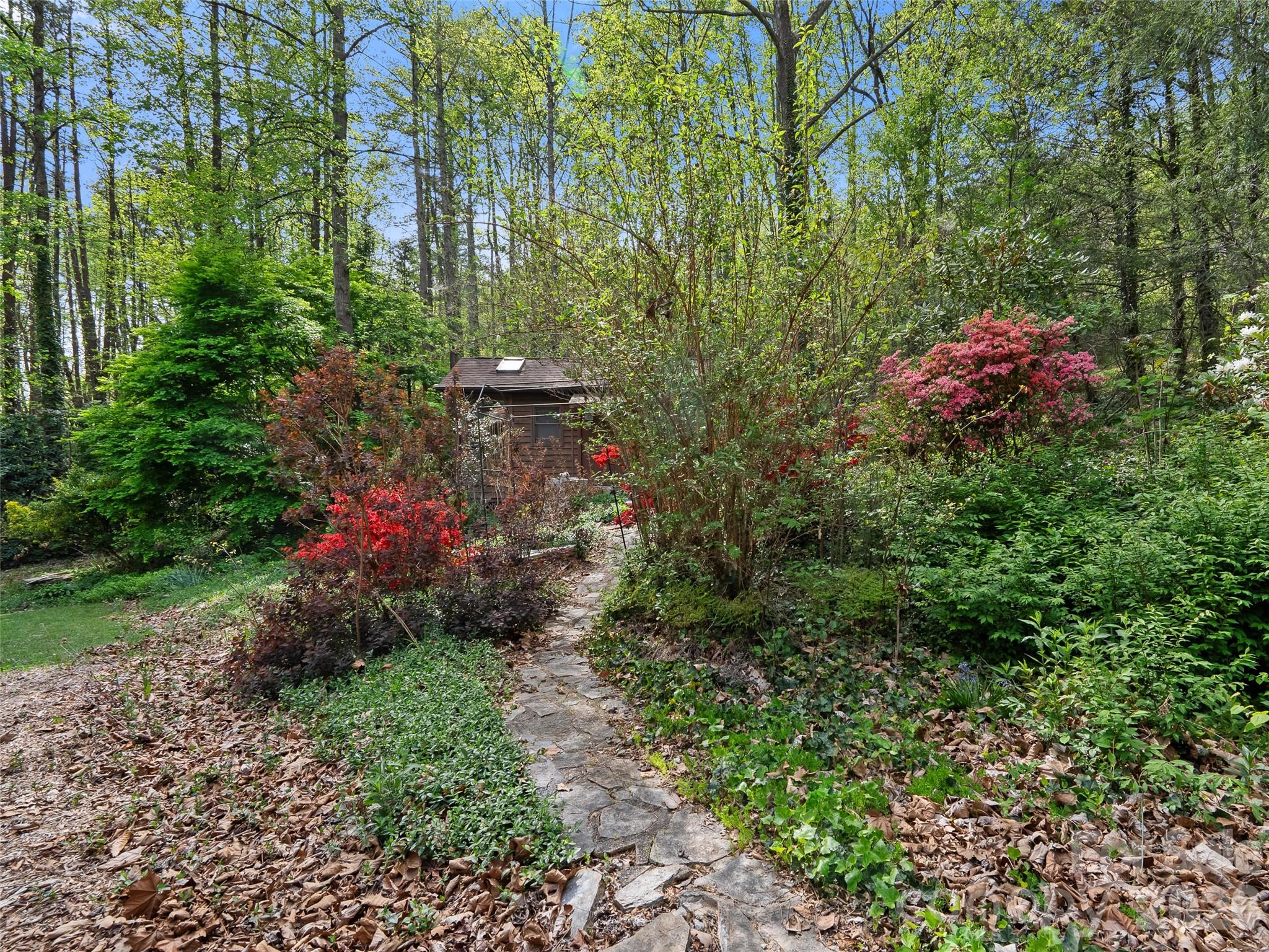 120 Carter Cove Road — Asheville
