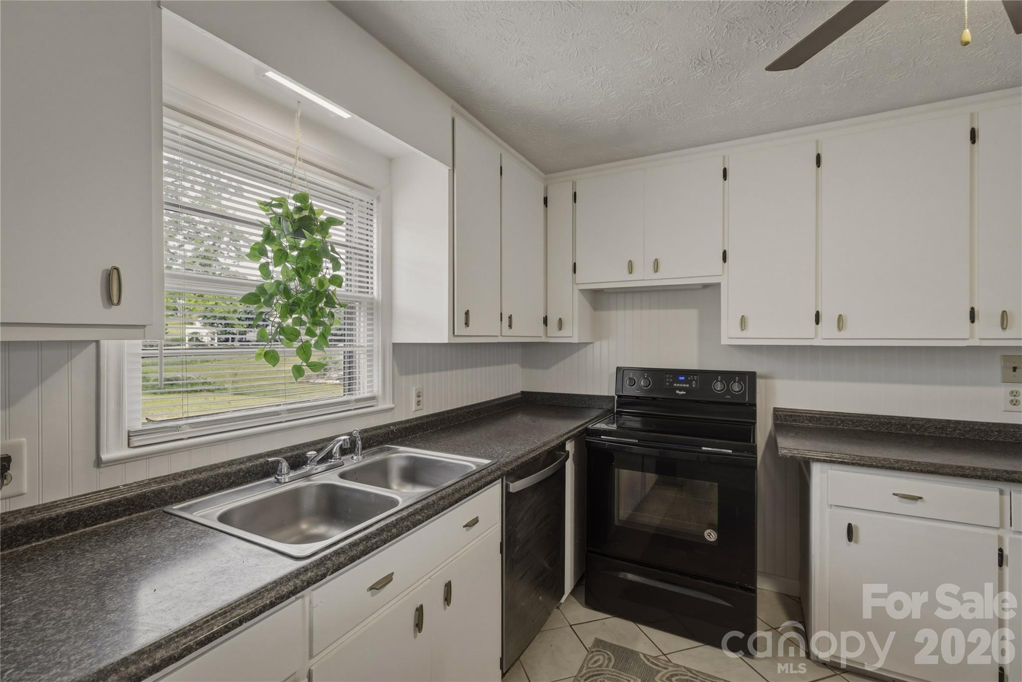 1348 Hibriten Drive SE — Lenoir
