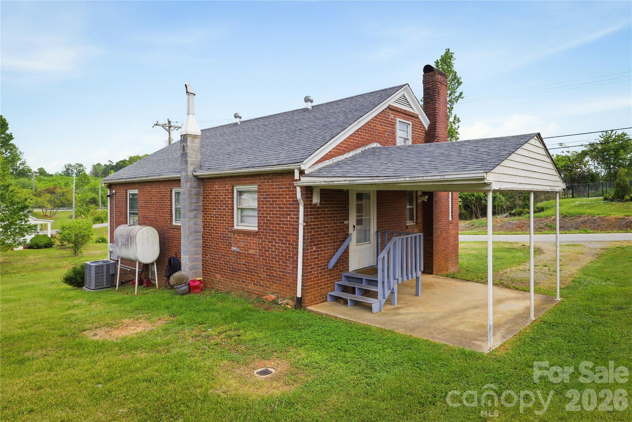 1348 Hibriten Drive SE — Lenoir