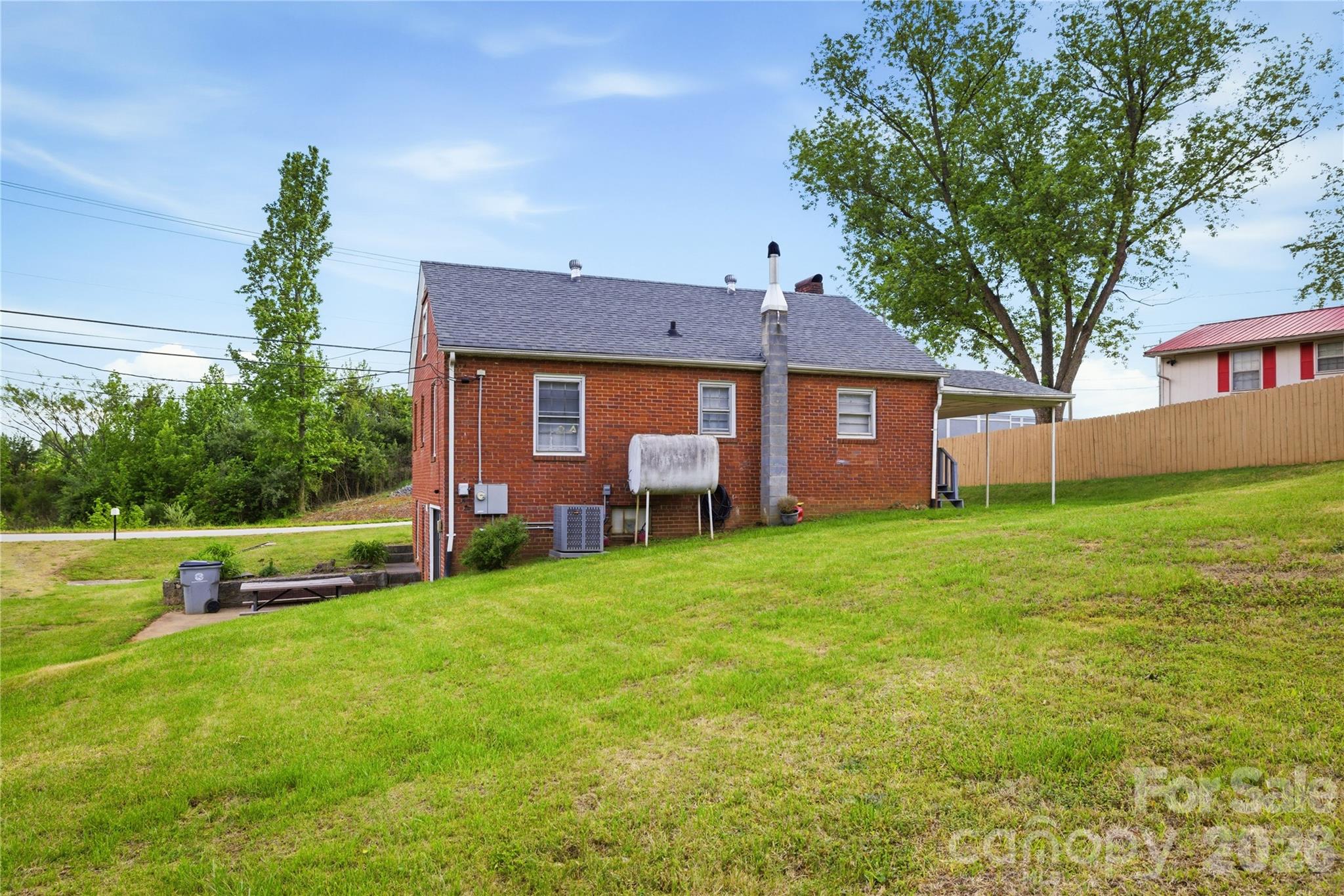 1348 Hibriten Drive SE — Lenoir