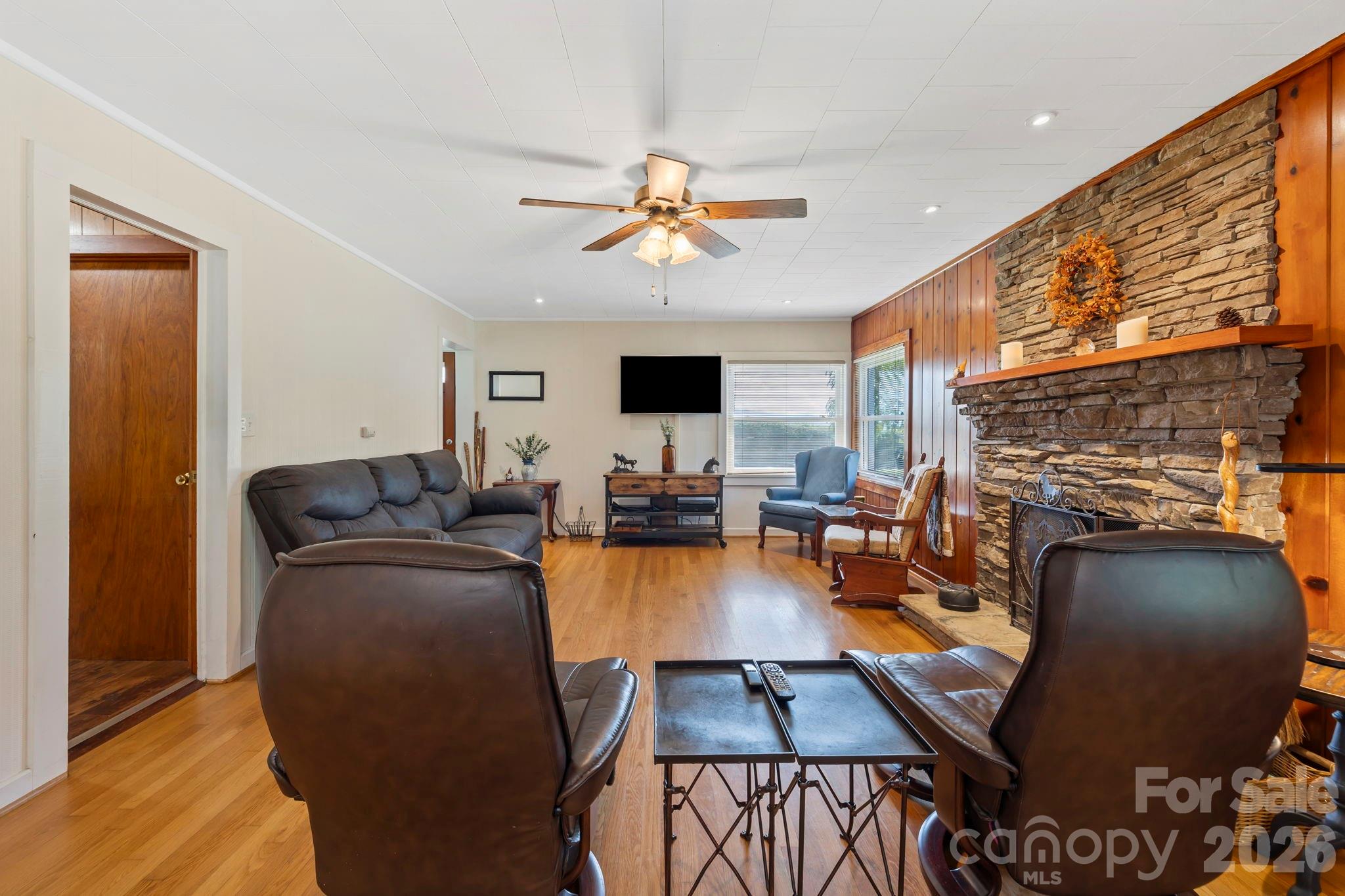 71 Laurel Mountain Road — Brevard
