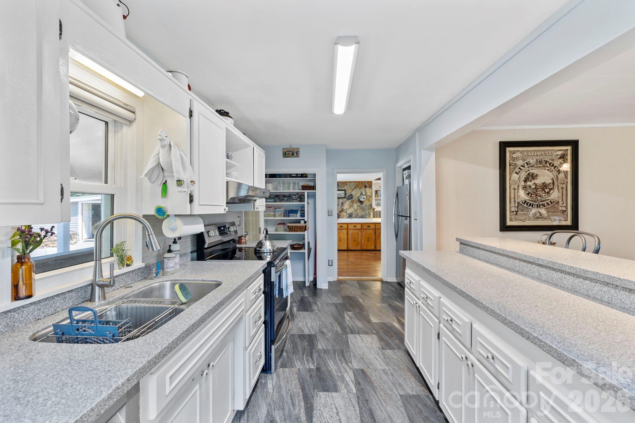 71 Laurel Mountain Road — Brevard