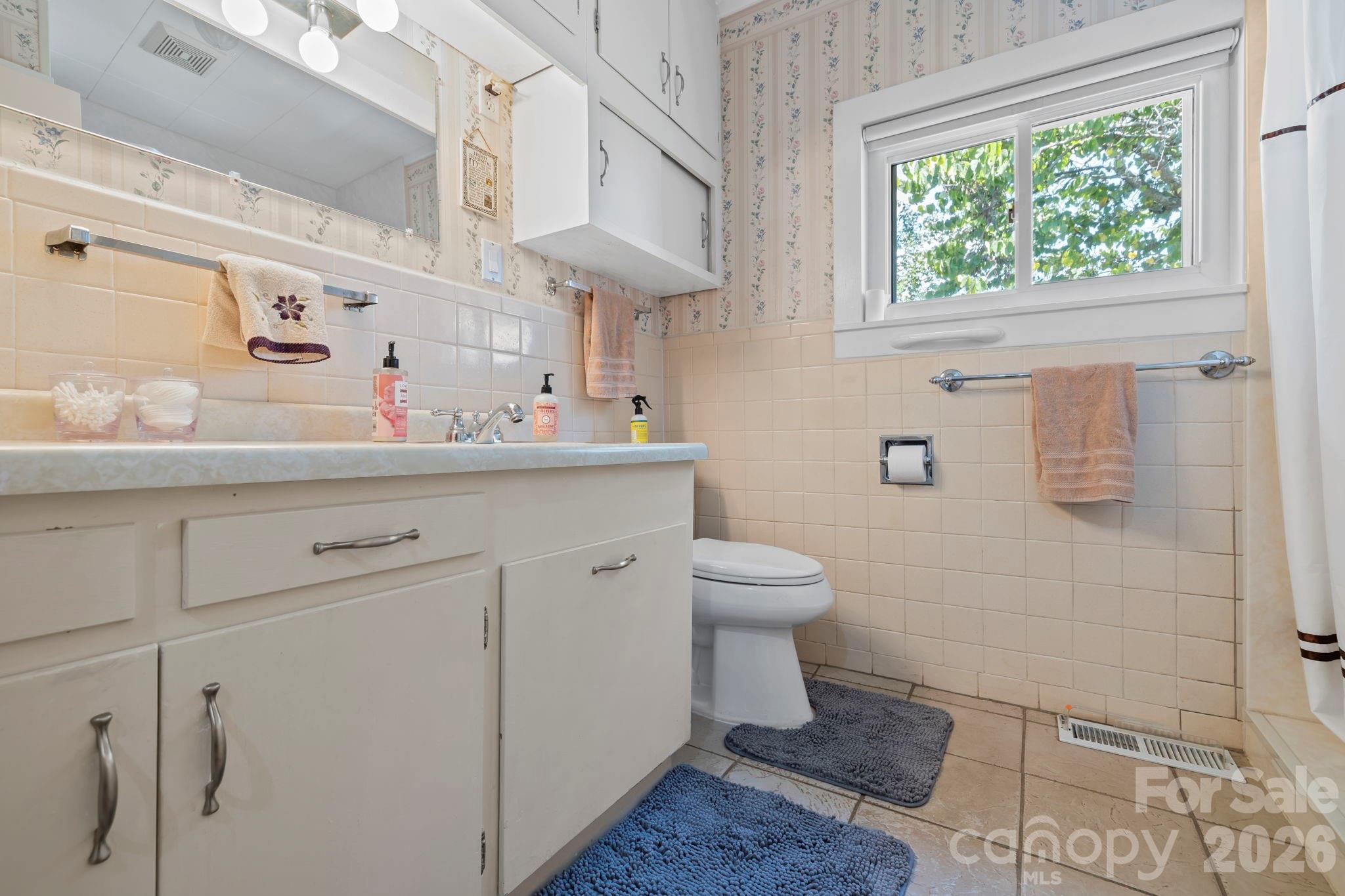 71 Laurel Mountain Road — Brevard