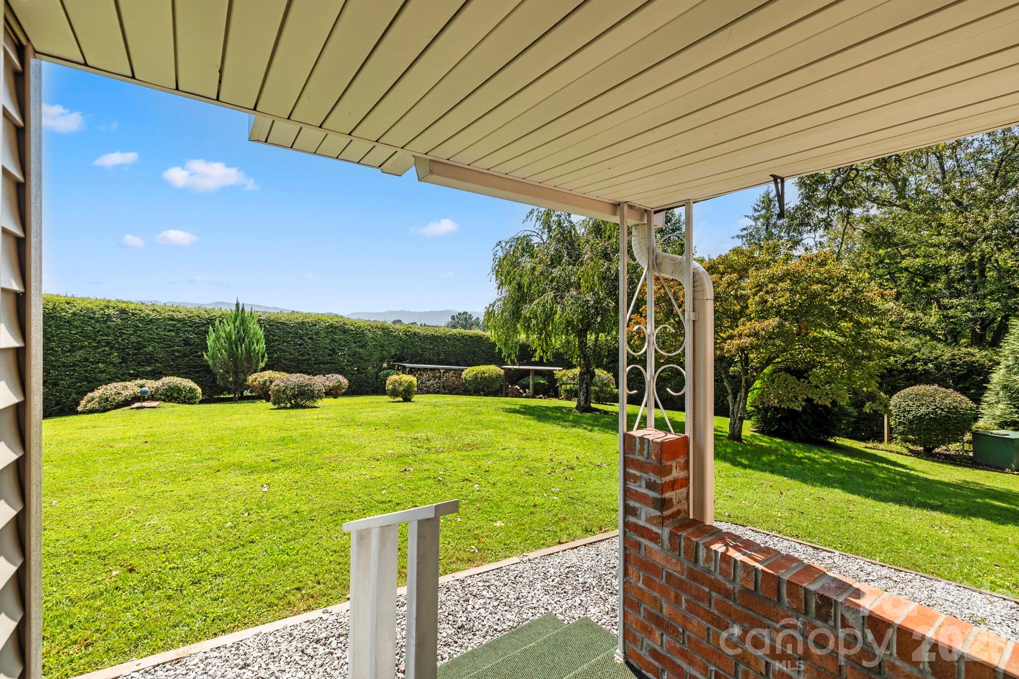 71 Laurel Mountain Road — Brevard
