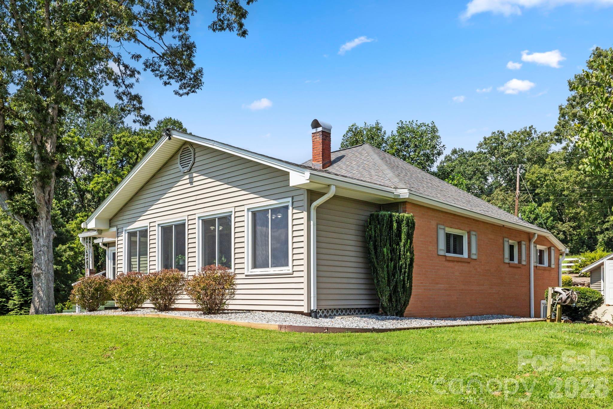 71 Laurel Mountain Road — Brevard