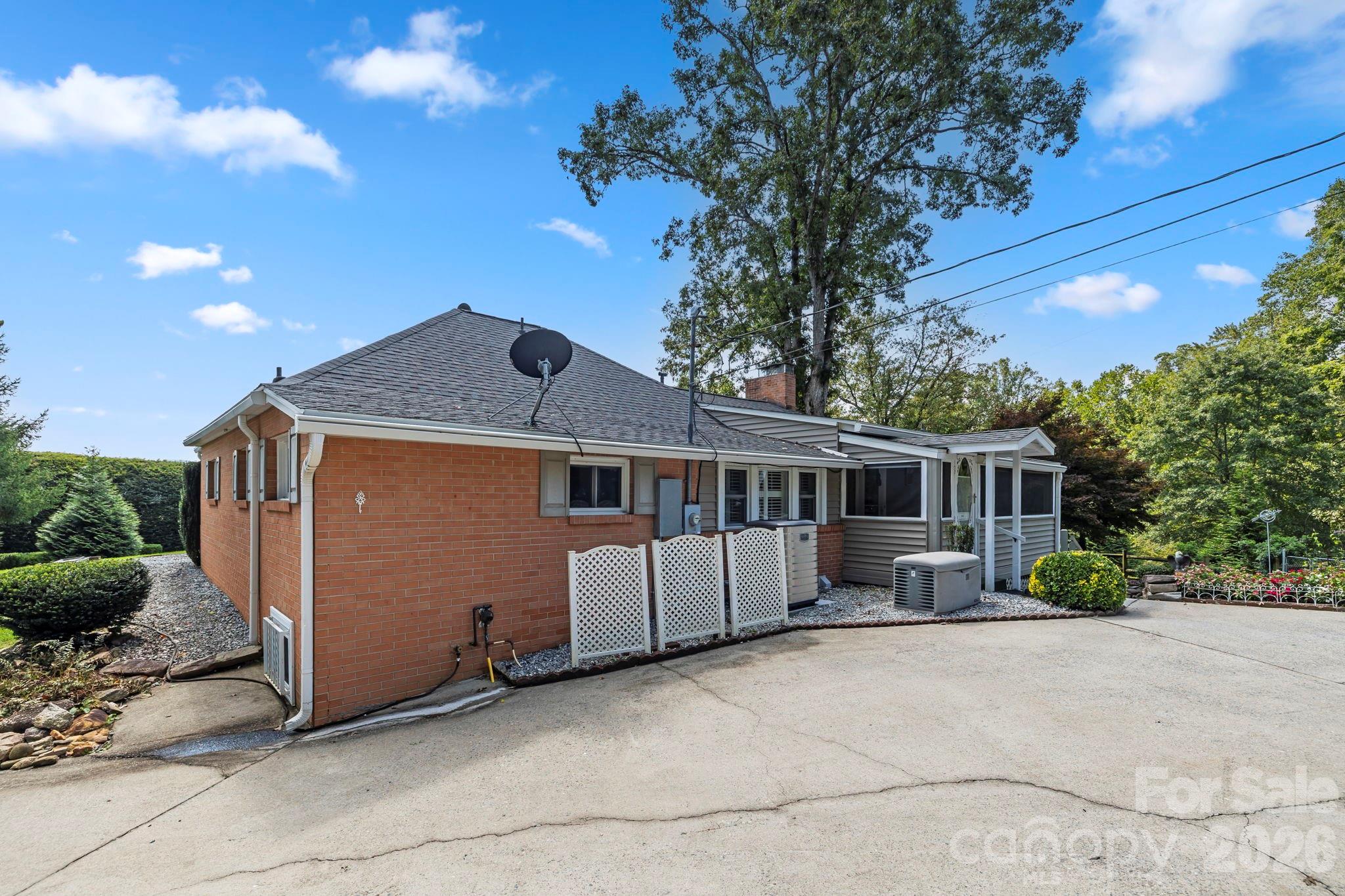 71 Laurel Mountain Road — Brevard