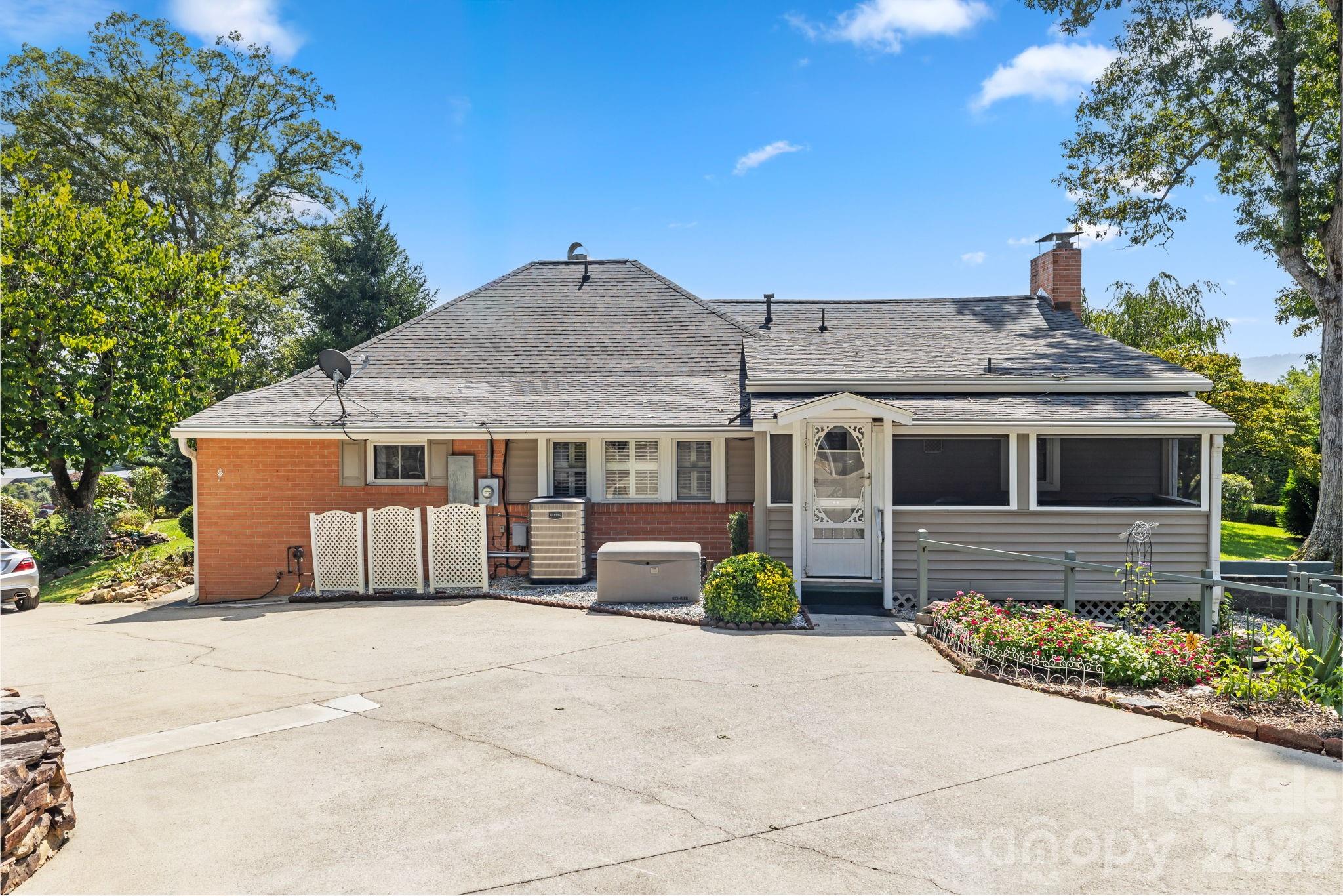 71 Laurel Mountain Road — Brevard