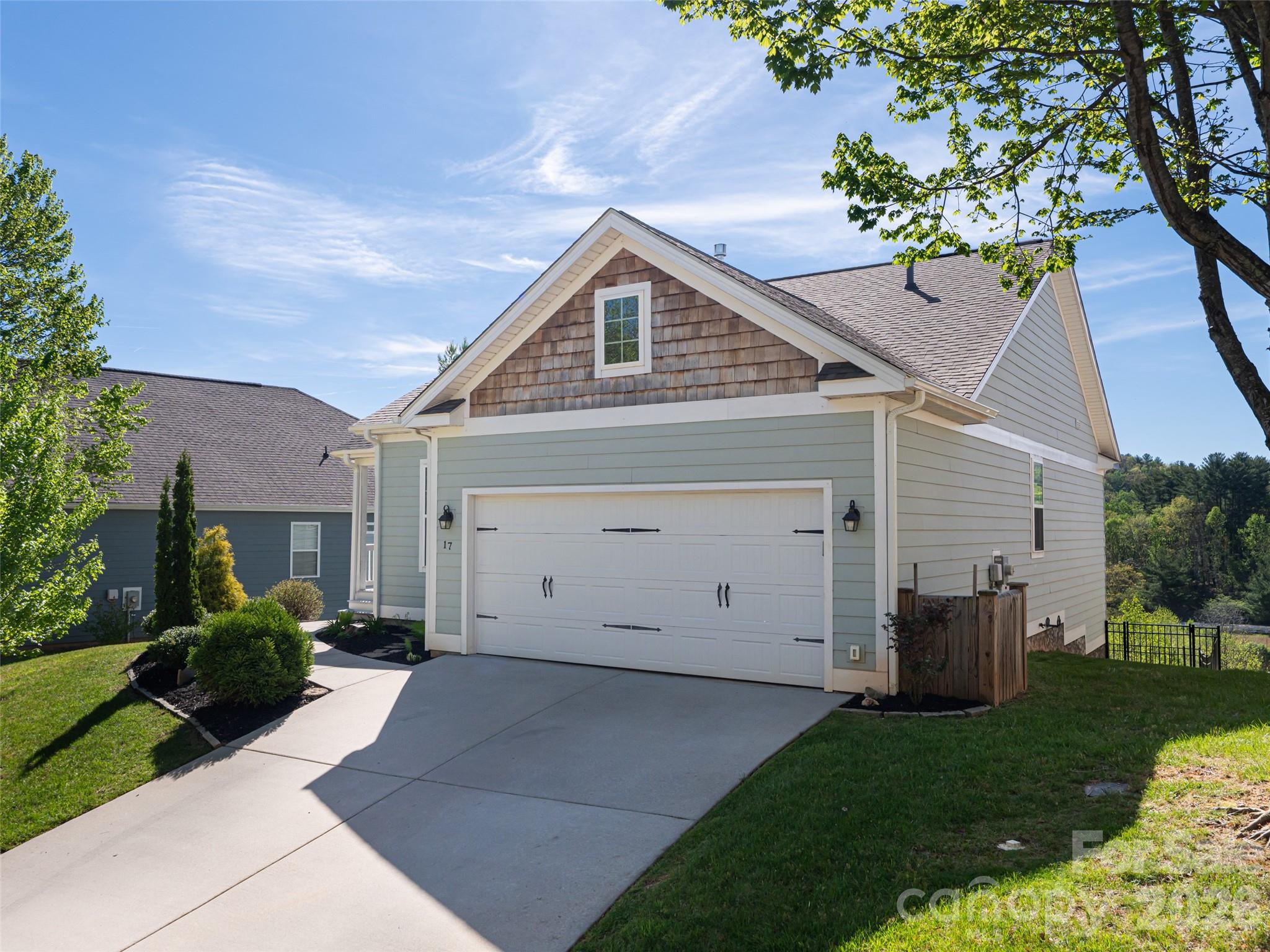 17 Dreambird Drive — Leicester