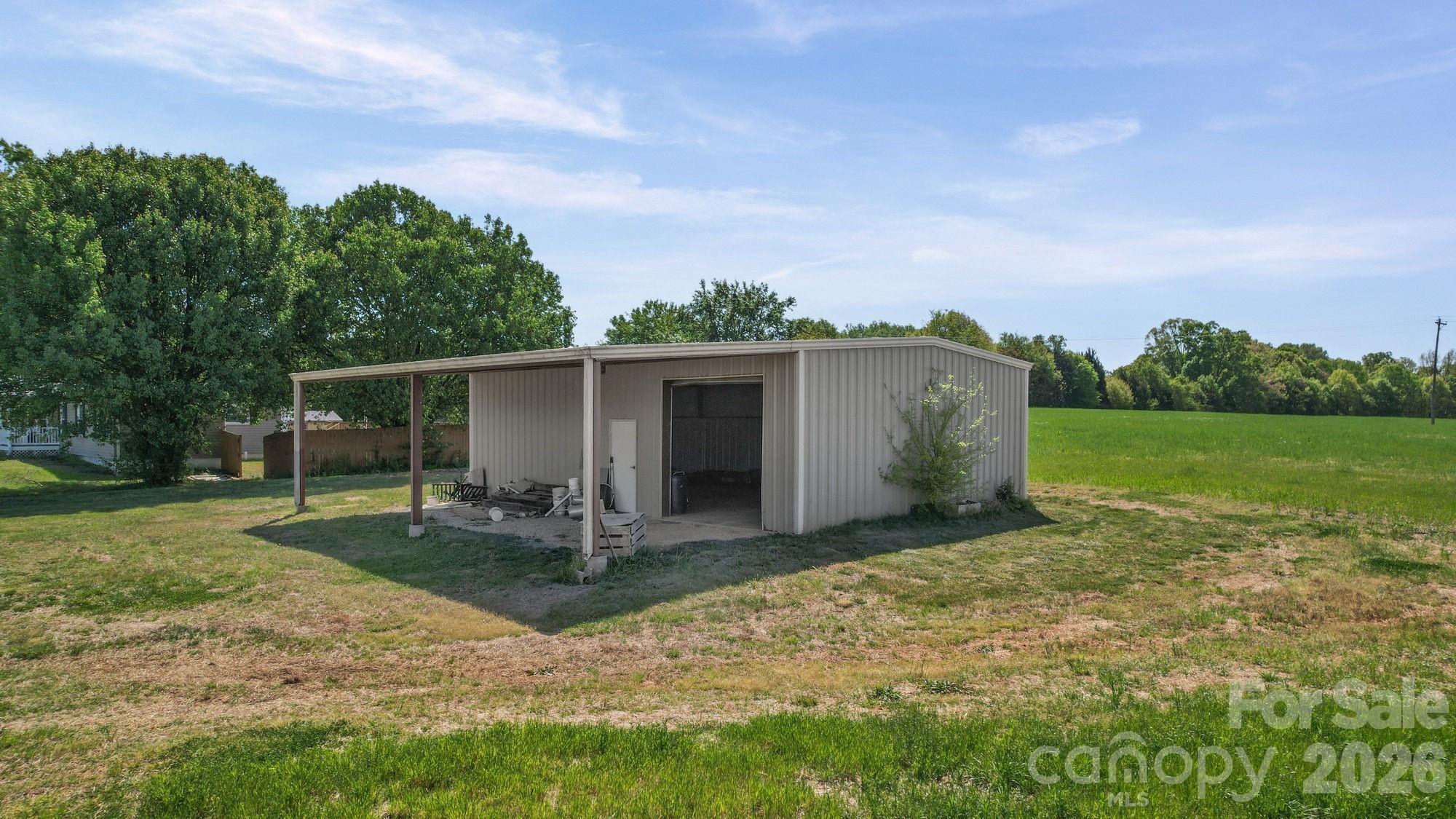 144 Pops Lake Road — Statesville
