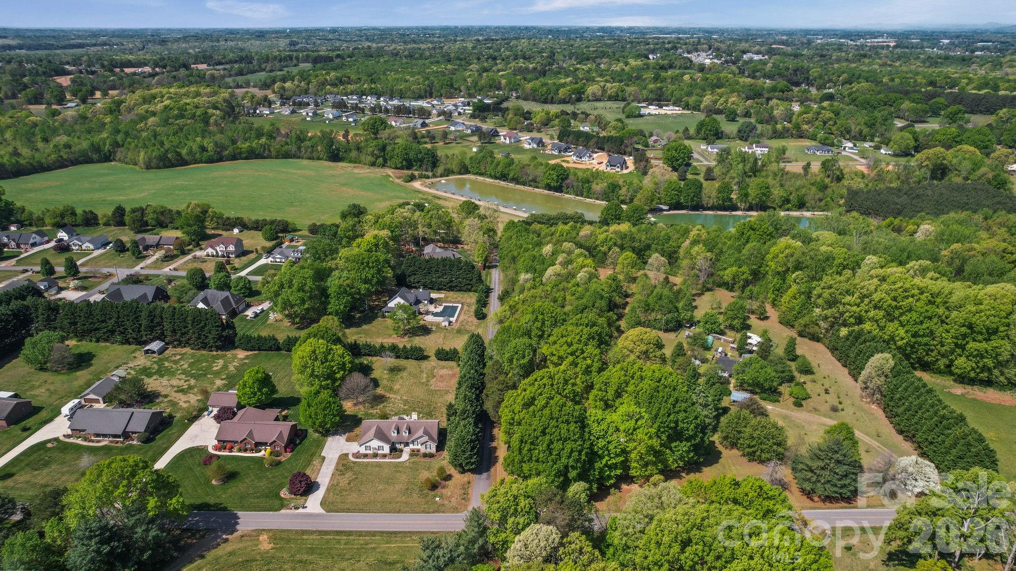 144 Pops Lake Road — Statesville