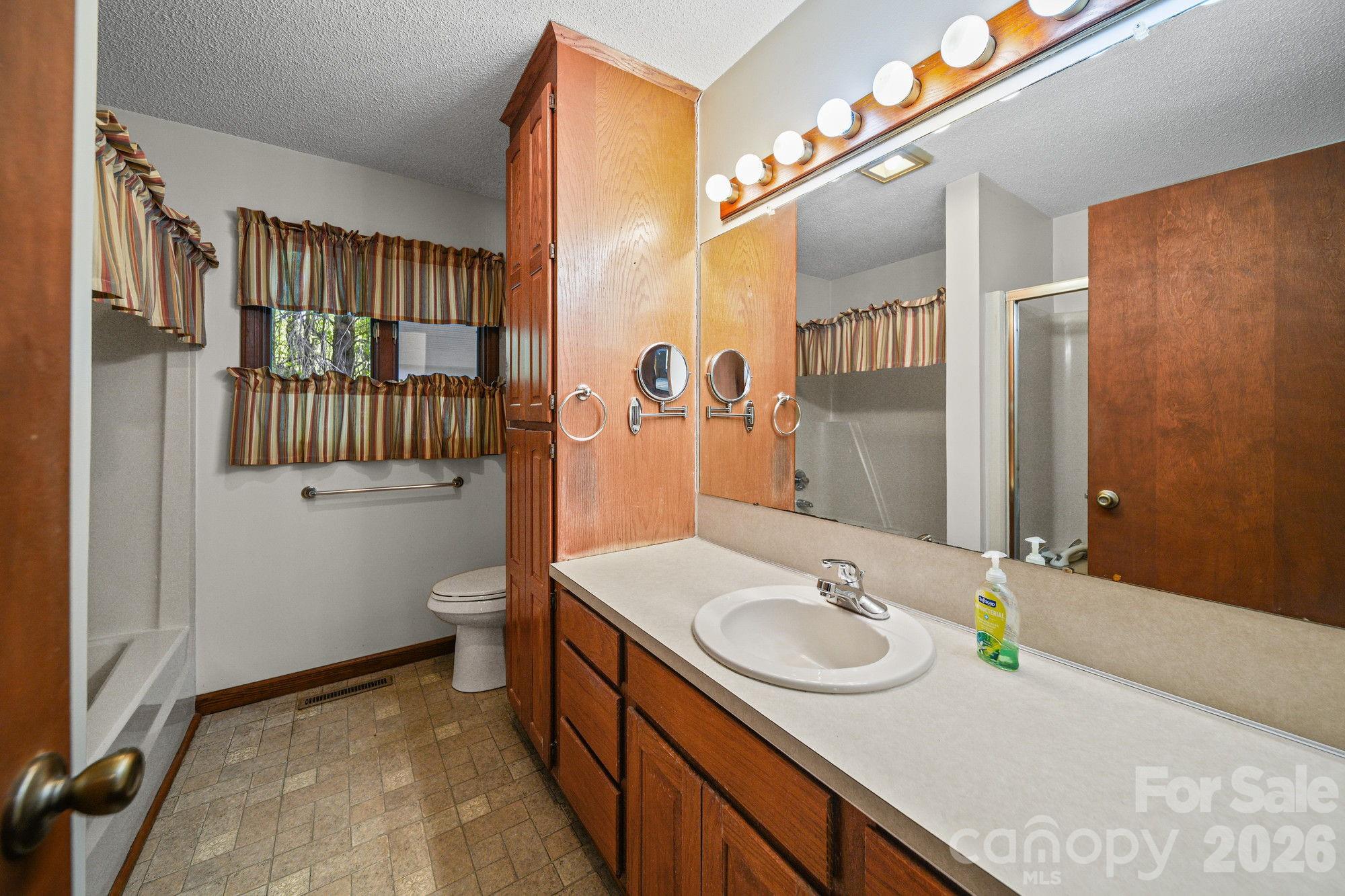 144 Pops Lake Road — Statesville
