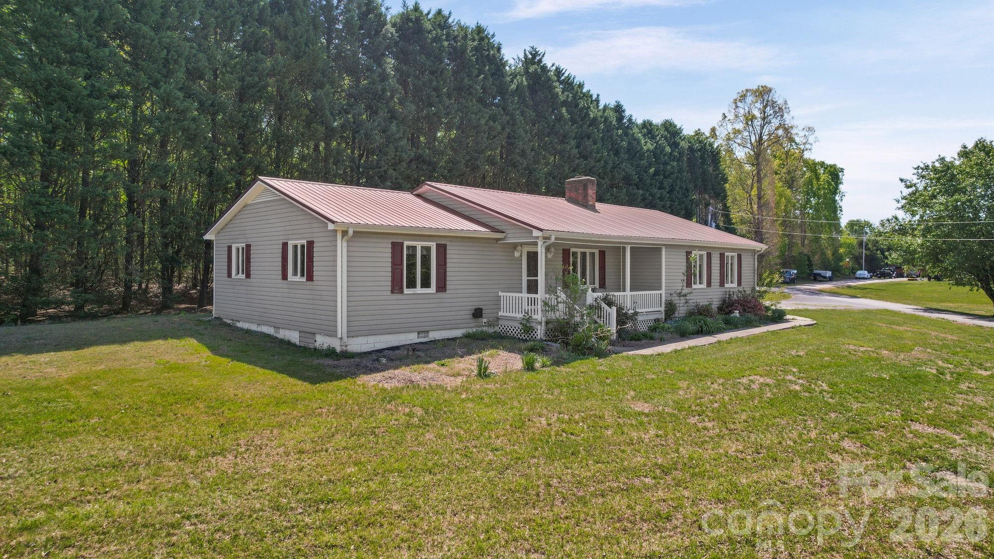 144 Pops Lake Road — Statesville