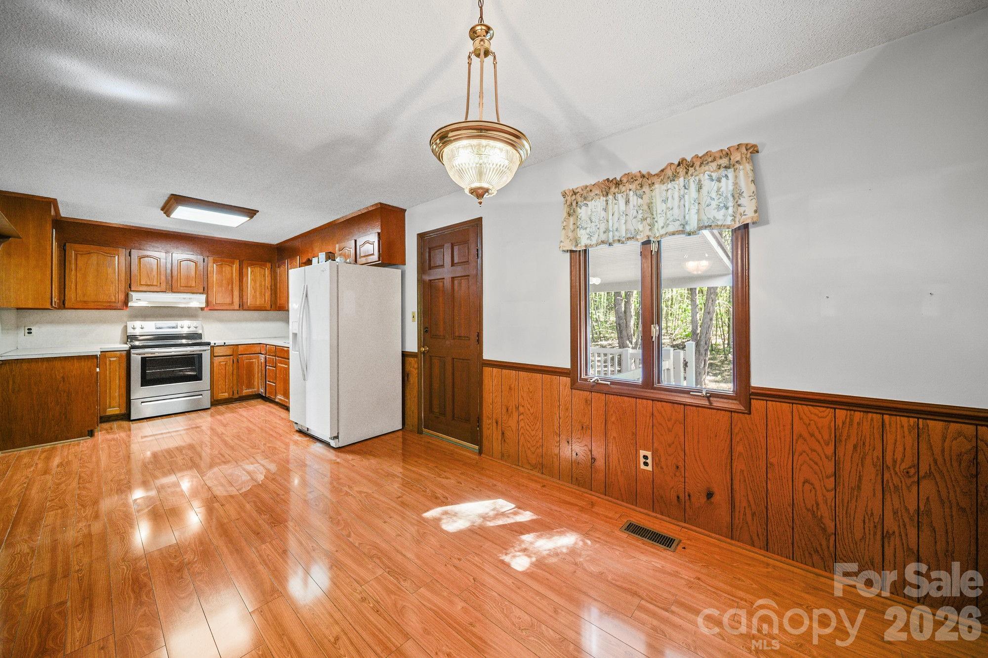 144 Pops Lake Road — Statesville
