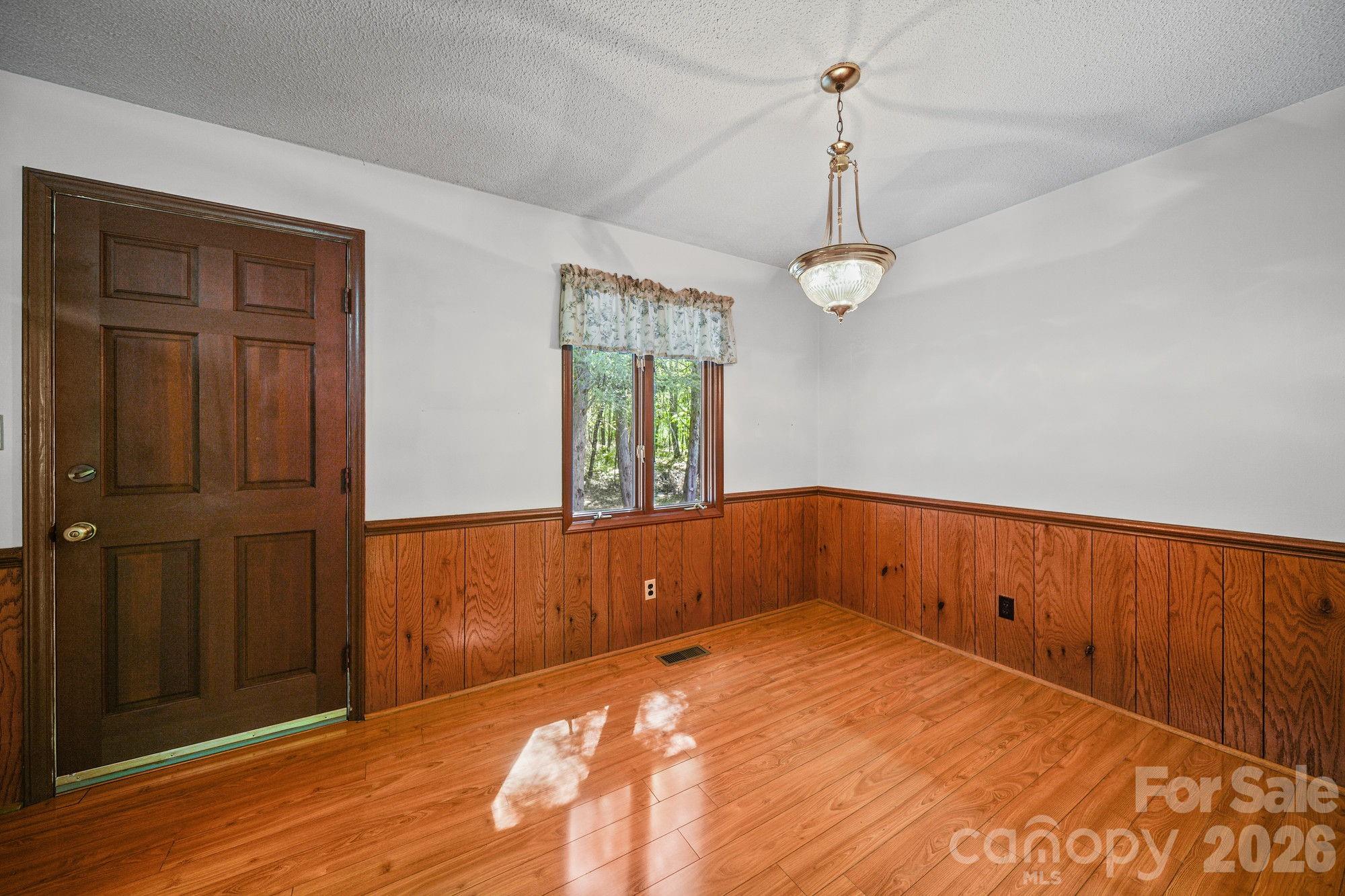 144 Pops Lake Road — Statesville