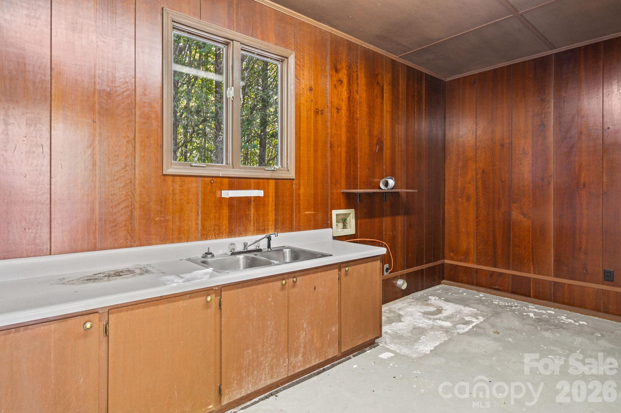 144 Pops Lake Road — Statesville